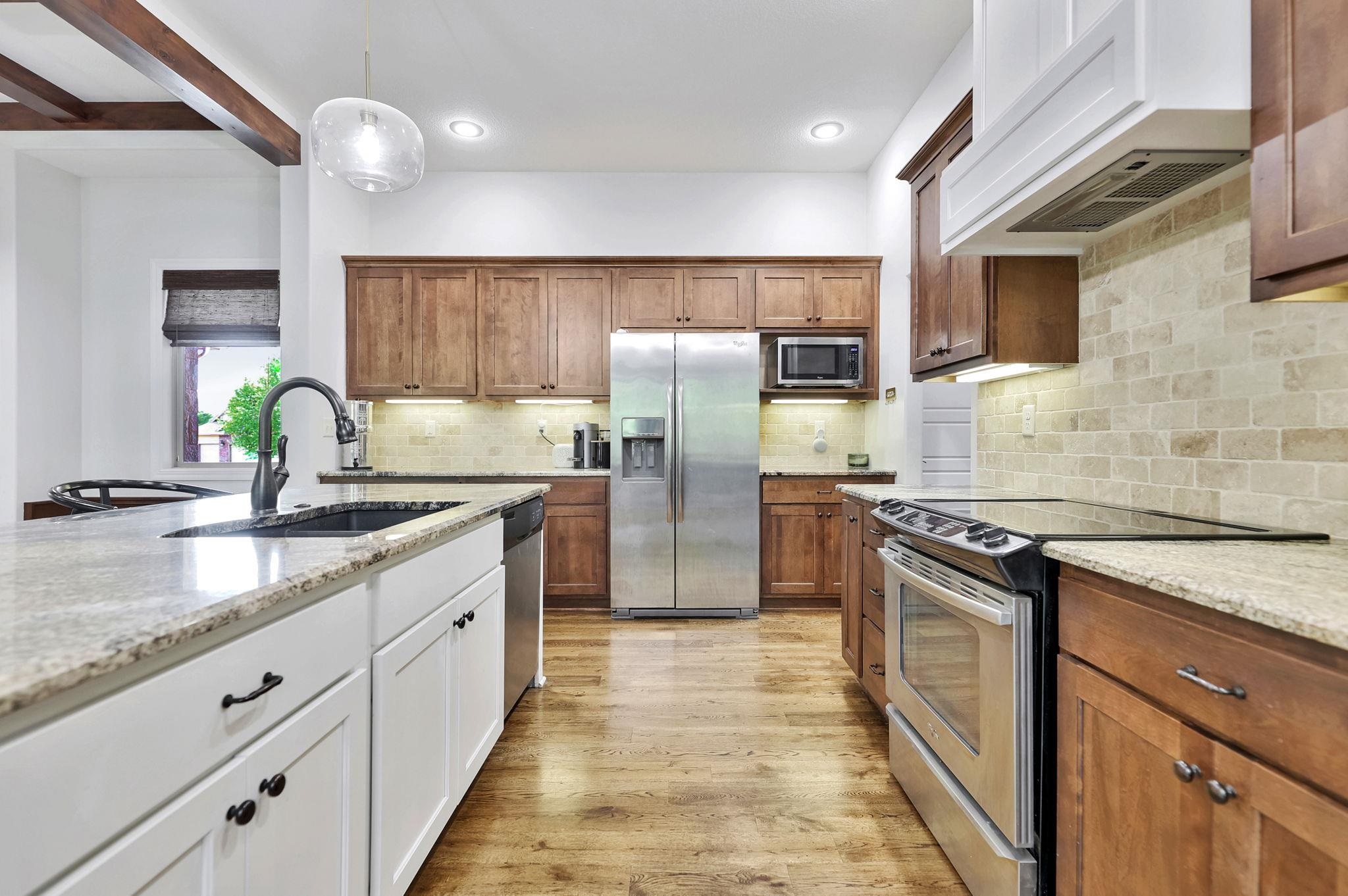 Wichita, Kansas 67206, United States, 5 Bedrooms Bedrooms, ,3 BathroomsBathrooms,Residential,Pending,62382