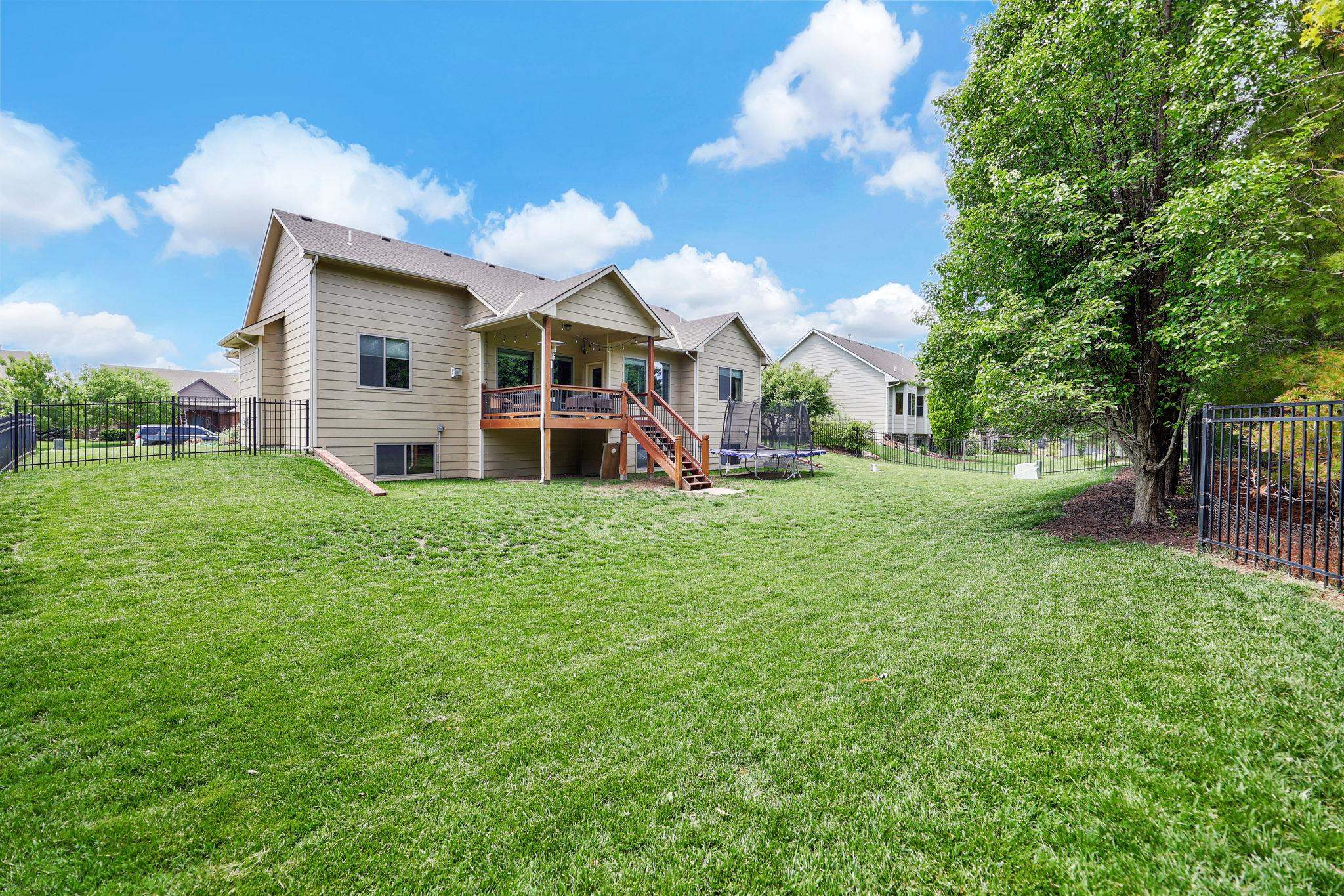 Wichita, Kansas 67206, United States, 5 Bedrooms Bedrooms, ,3 BathroomsBathrooms,Residential,Pending,62382