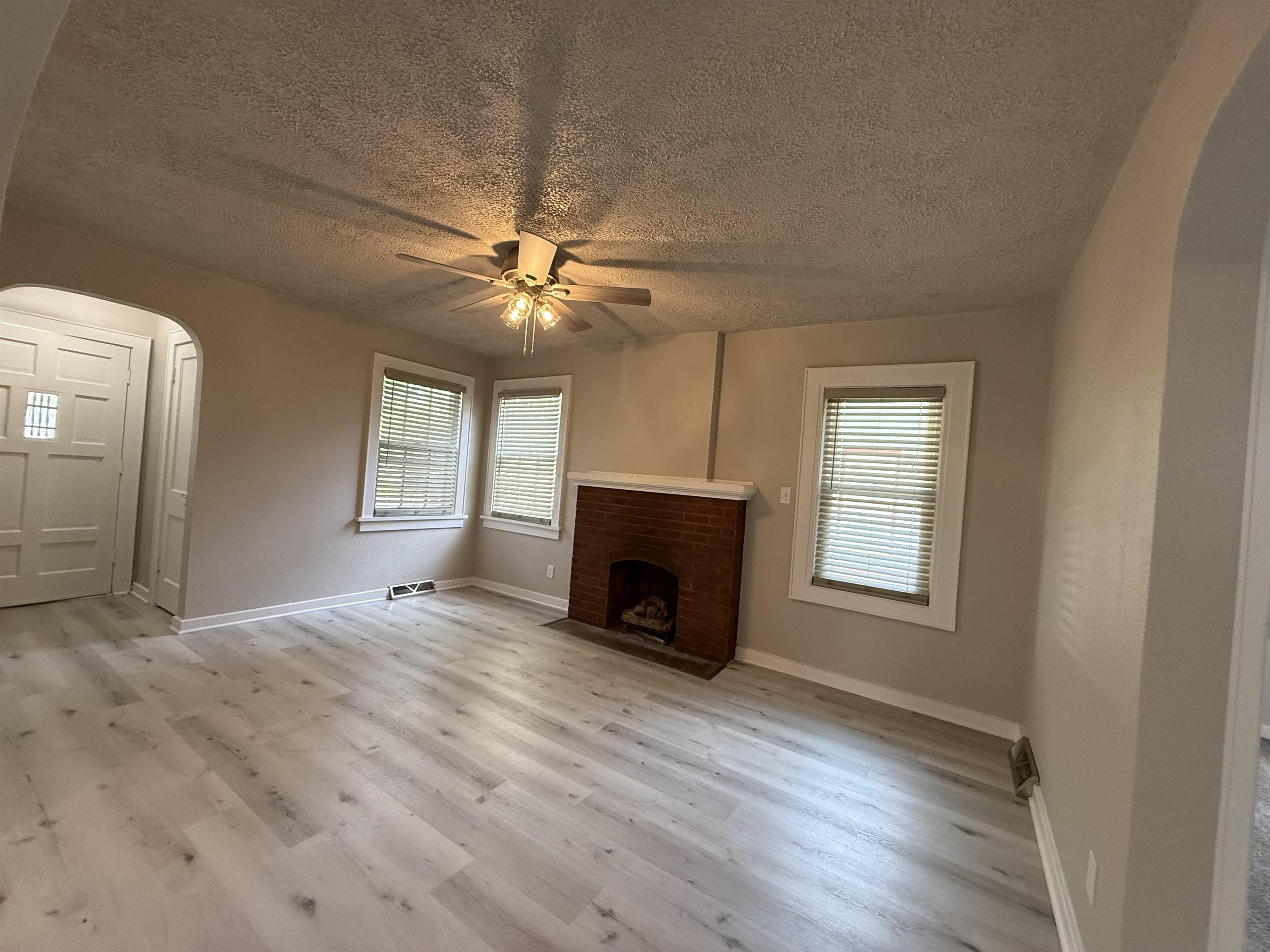 405 W Kirwin Ave, Salina, Kansas image 3