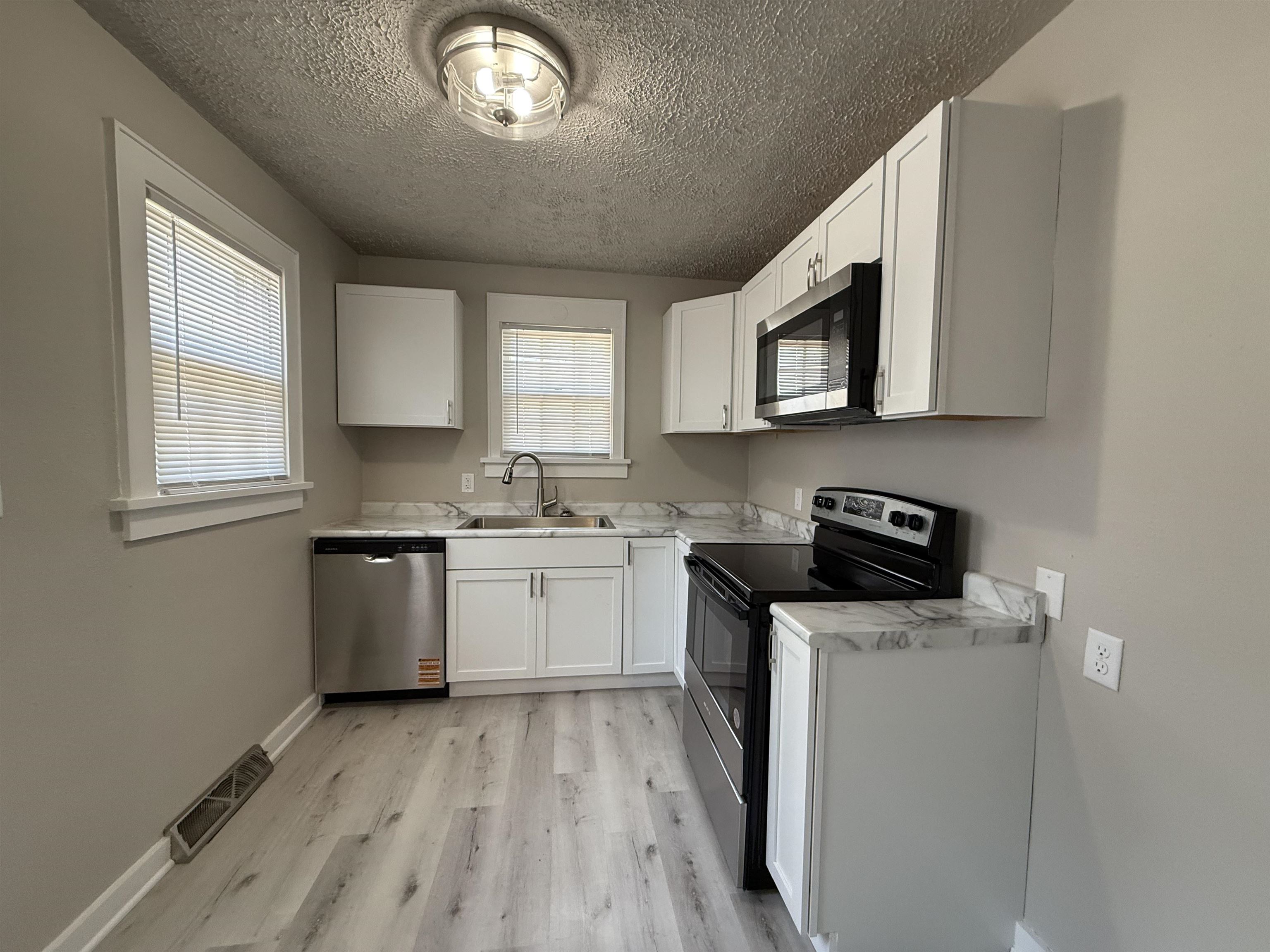405 W Kirwin Ave, Salina, Kansas image 8