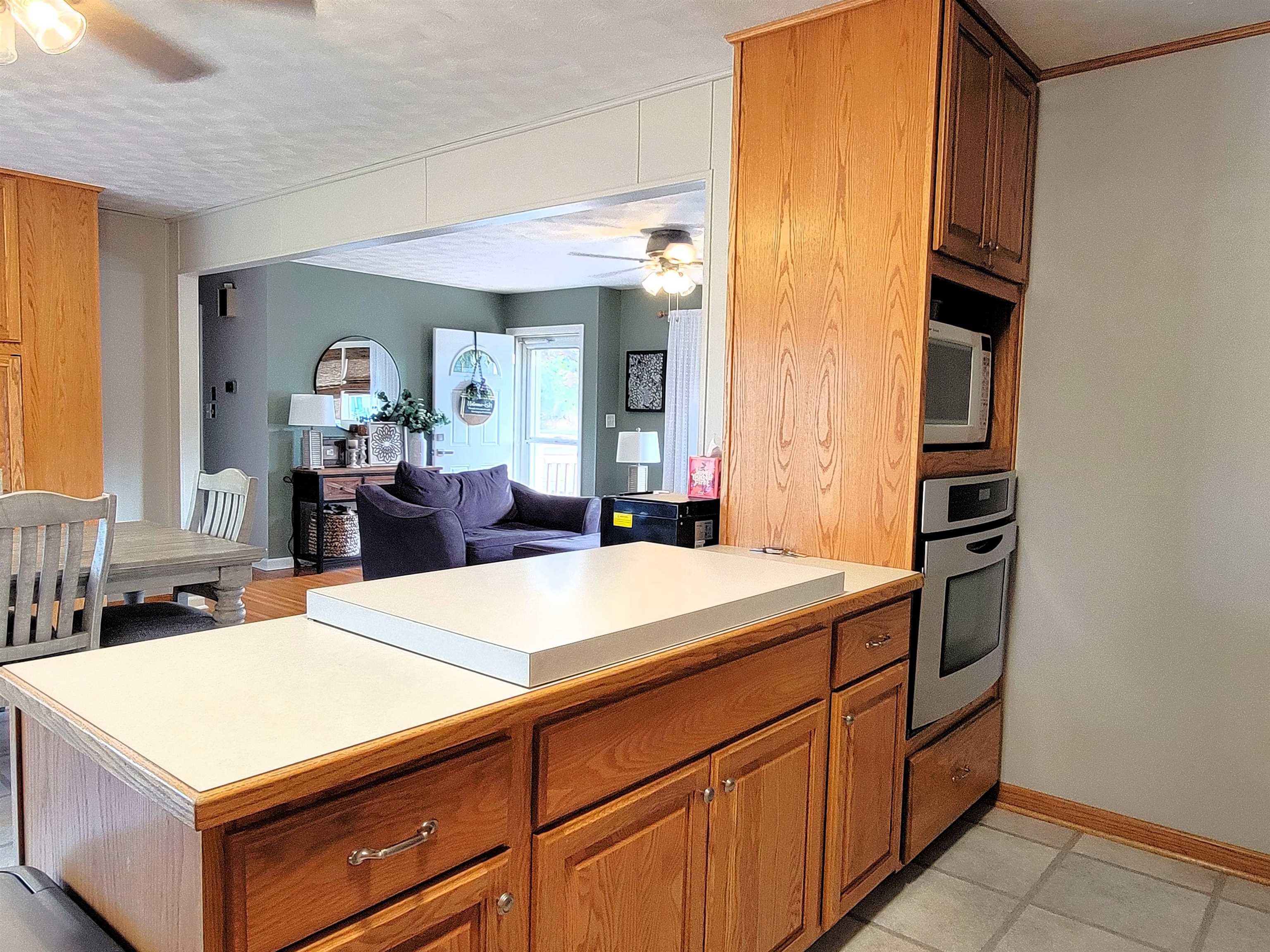 1019 Manor Rd, Salina, Kansas image 8