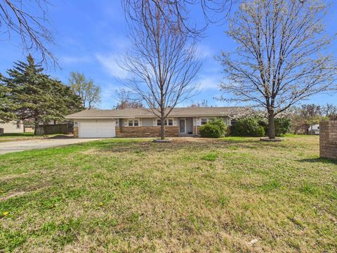 Homes For Sale - 4 Louis Dr<br/> Mulvane, KS 67110