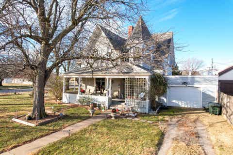 Homes For Sale - 905 Pine St<br/> La Crosse, KS 67548