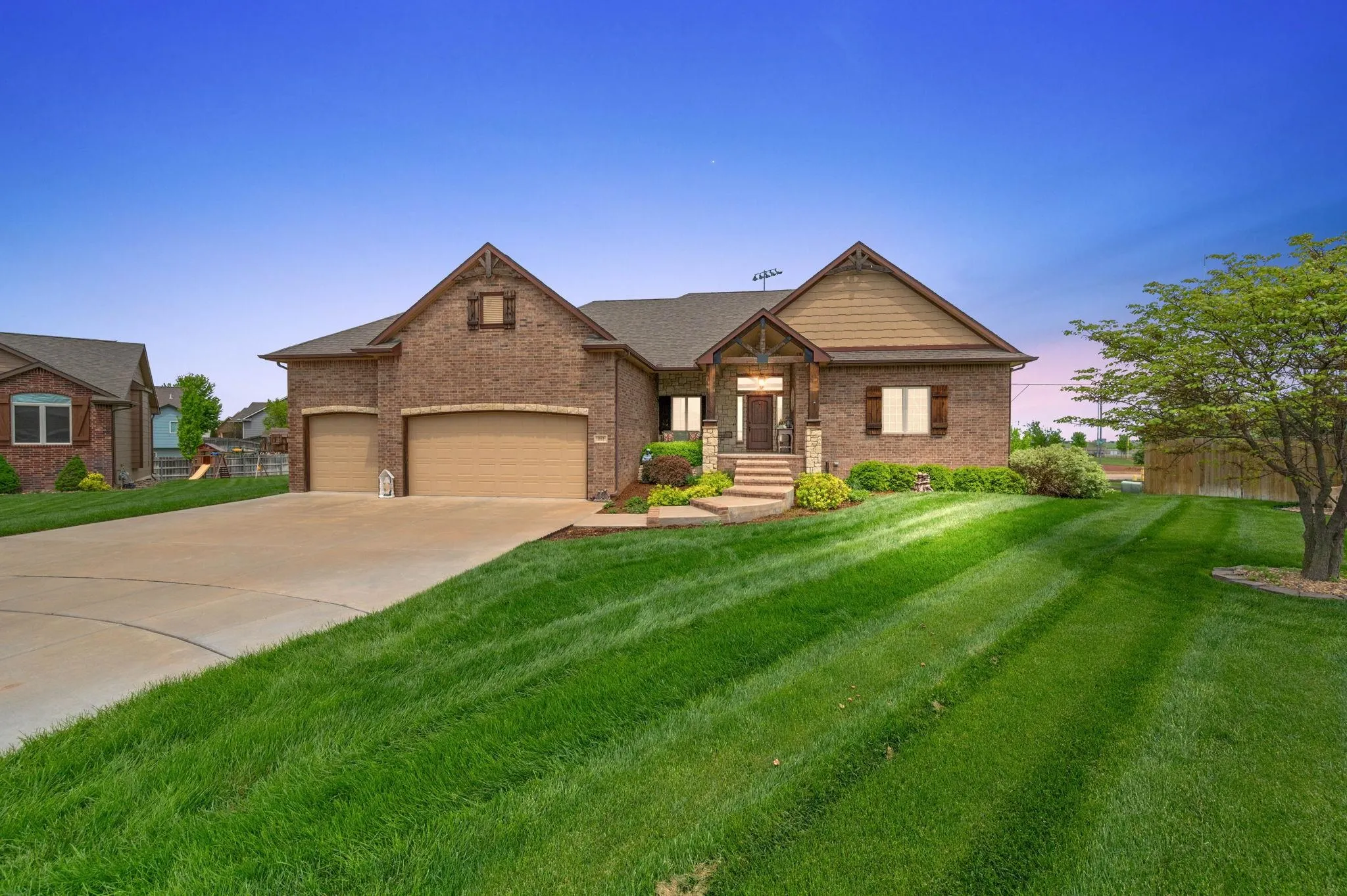 Colwich, Kansas 67030, United States, 4 Bedrooms Bedrooms, ,4 BathroomsBathrooms,Residential,Pending,144200