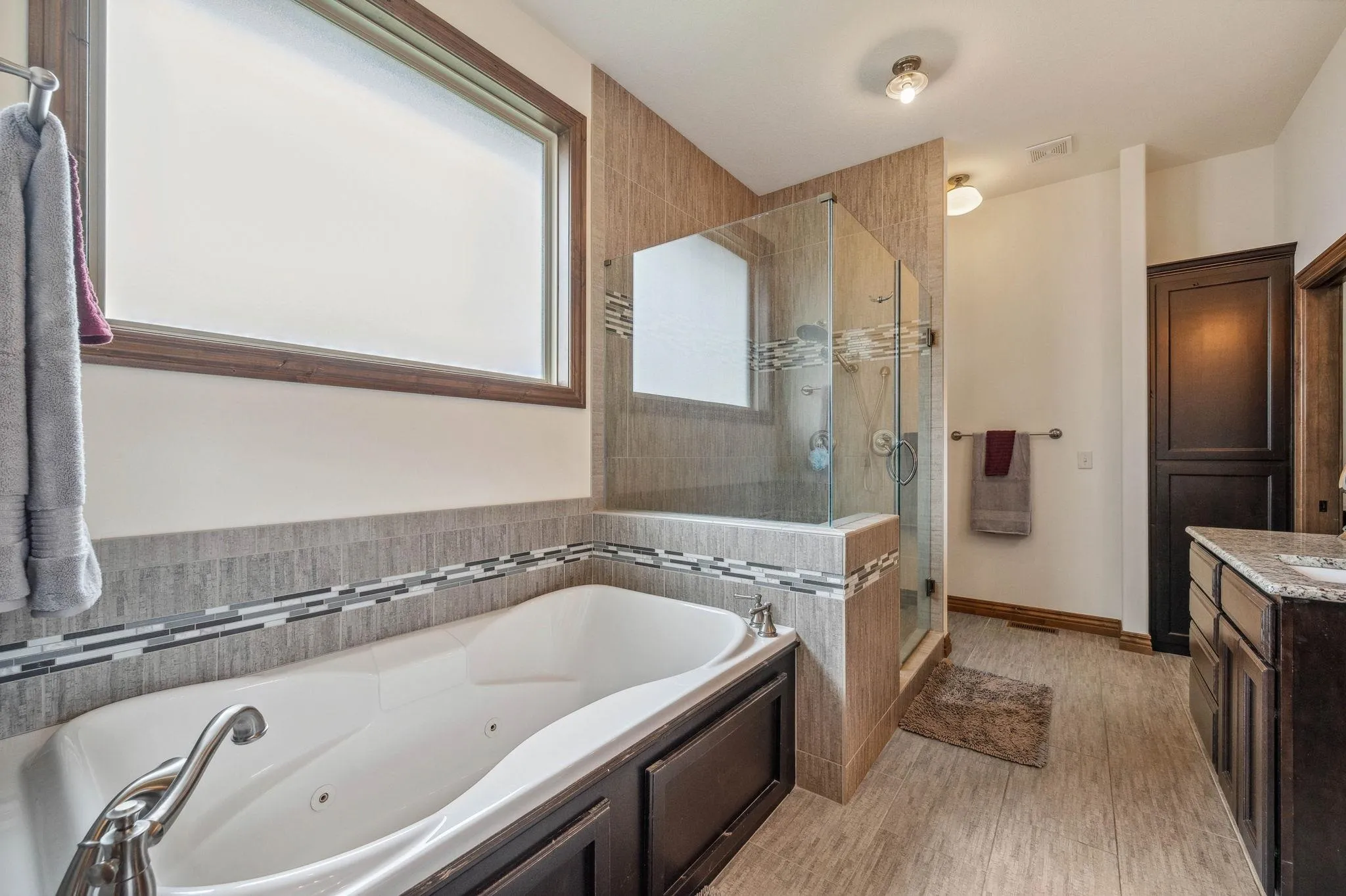 Colwich, Kansas 67030, United States, 4 Bedrooms Bedrooms, ,4 BathroomsBathrooms,Residential,Pending,144200