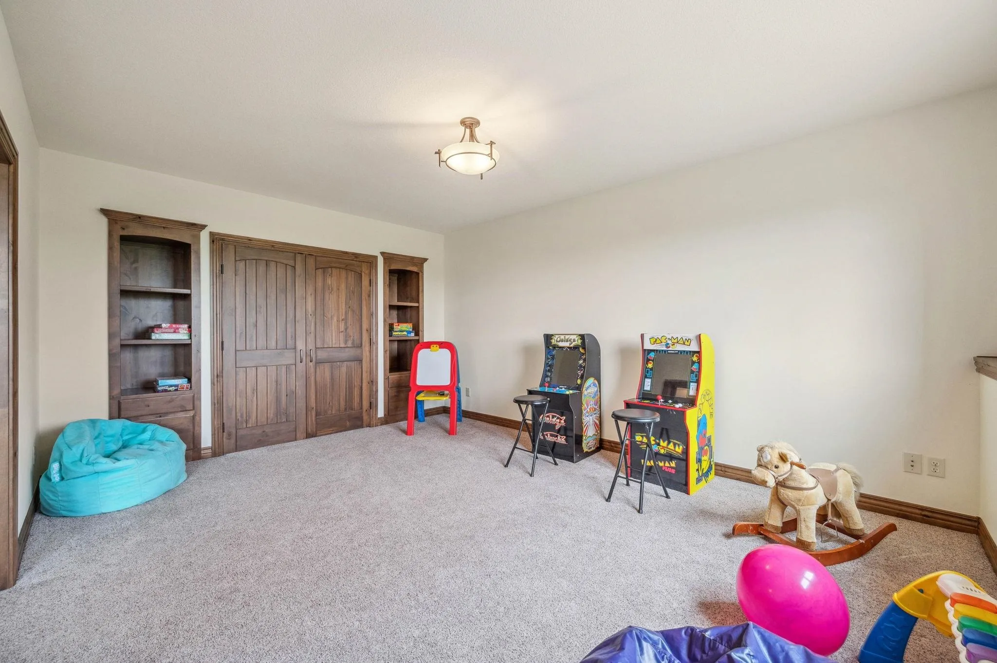 Colwich, Kansas 67030, United States, 4 Bedrooms Bedrooms, ,4 BathroomsBathrooms,Residential,Pending,144200