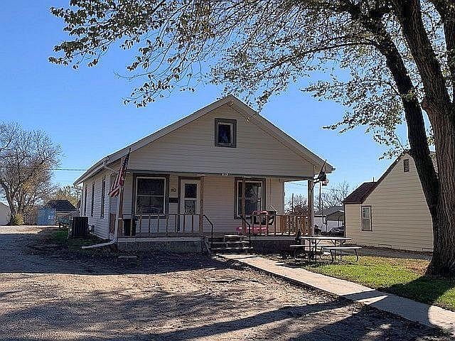 211 S Rothsay Avenue, Minneapolis, Kansas image 1