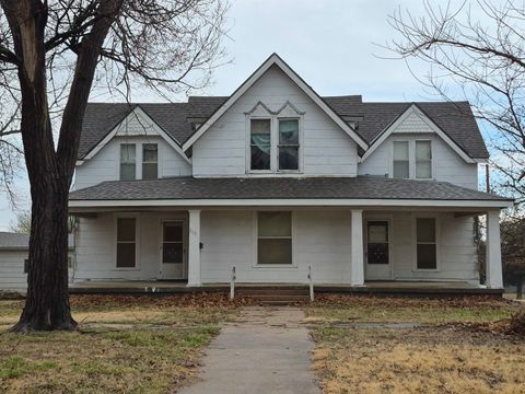 Homes For Sale - 319 N Mulberry St<br/> Eureka, KS 67045