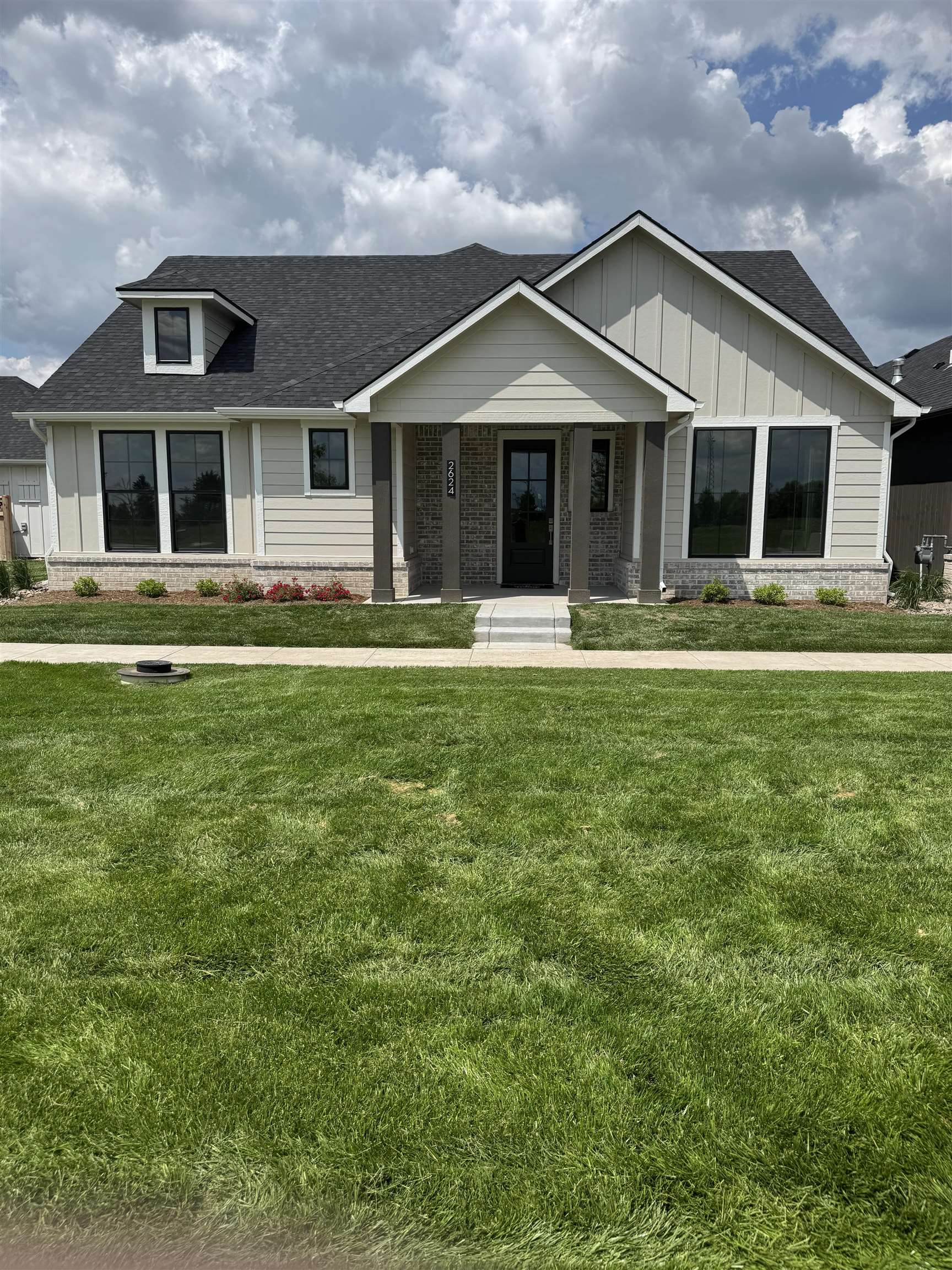 2624 N Shearwater St, Wichita, Kansas image 1