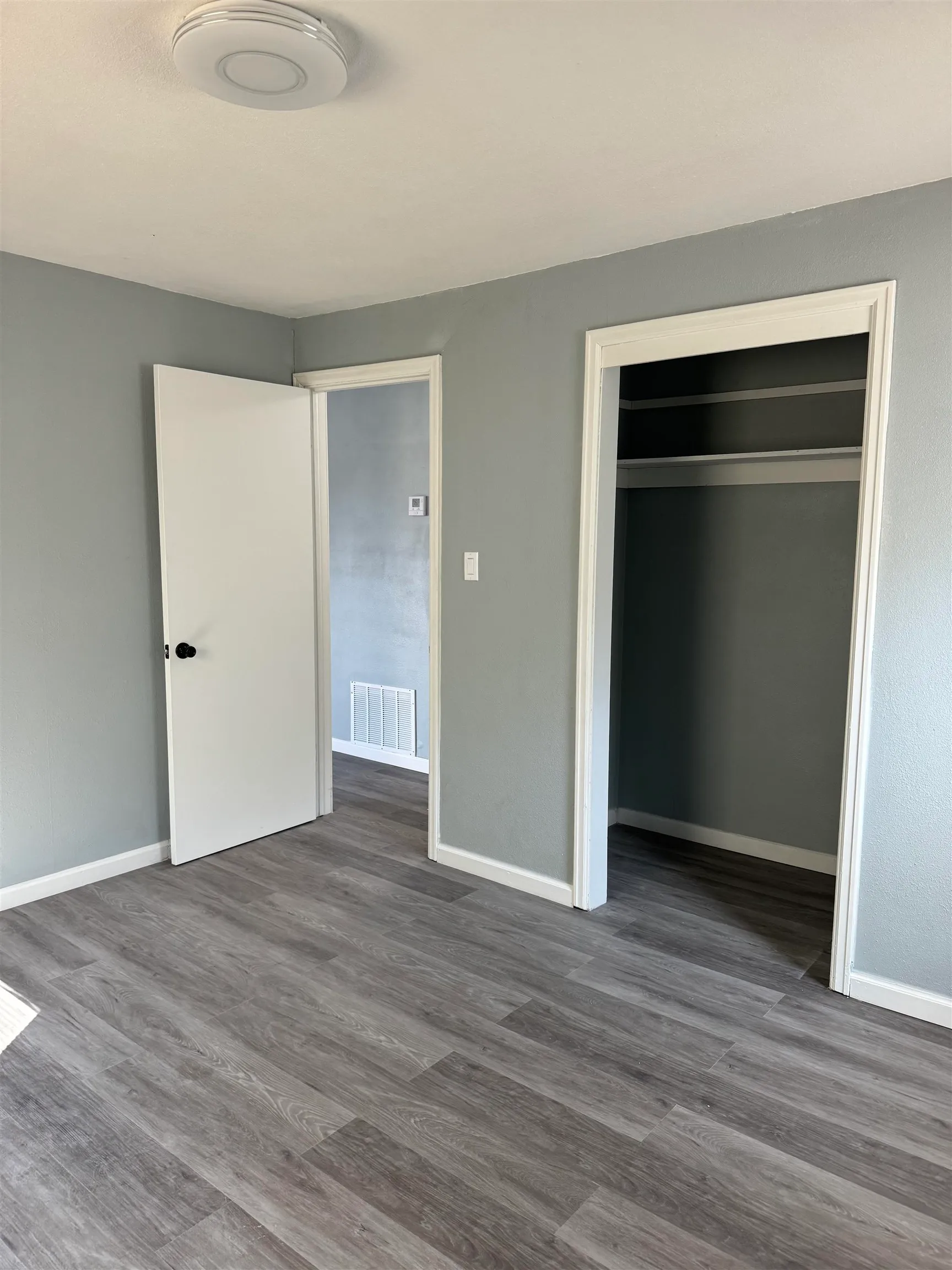 Wichita, Kansas 67218, United States, 3 Bedrooms Bedrooms, ,1 BathroomBathrooms,Residential,Pending,43975