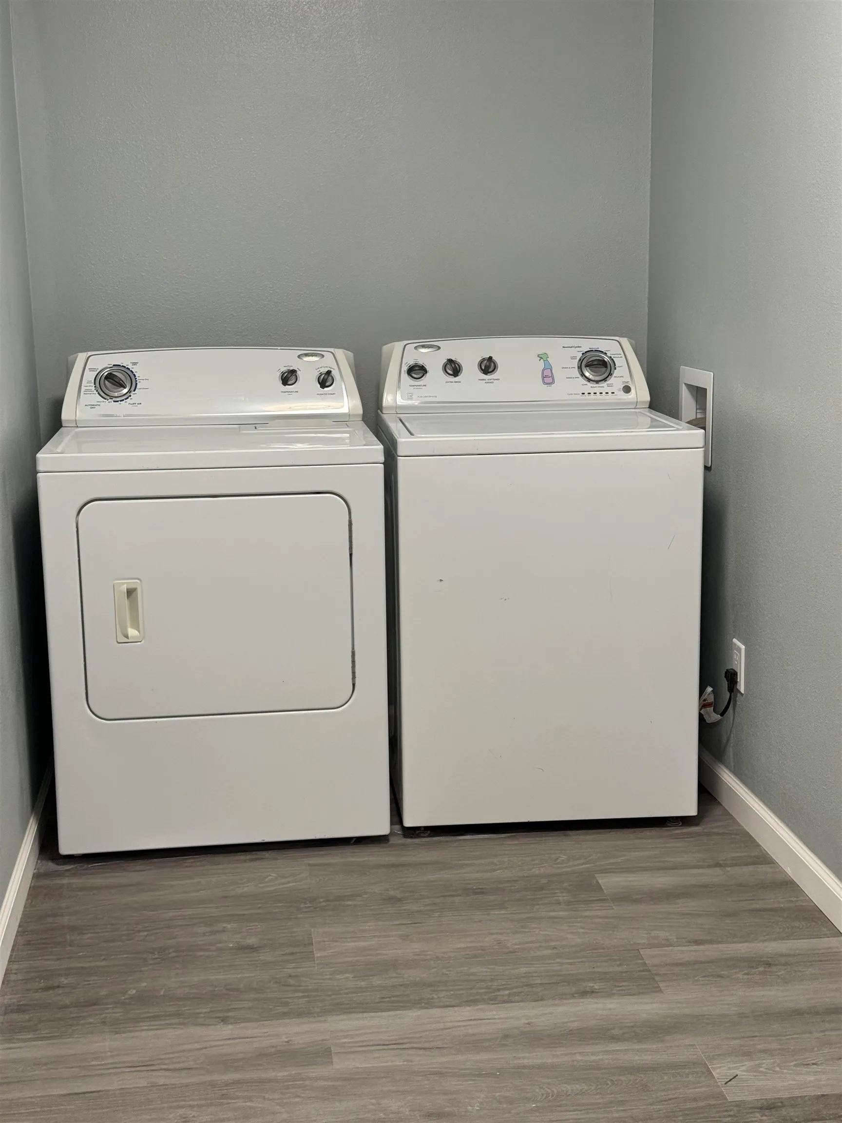 Wichita, Kansas 67218, United States, 3 Bedrooms Bedrooms, ,1 BathroomBathrooms,Residential,Pending,43975