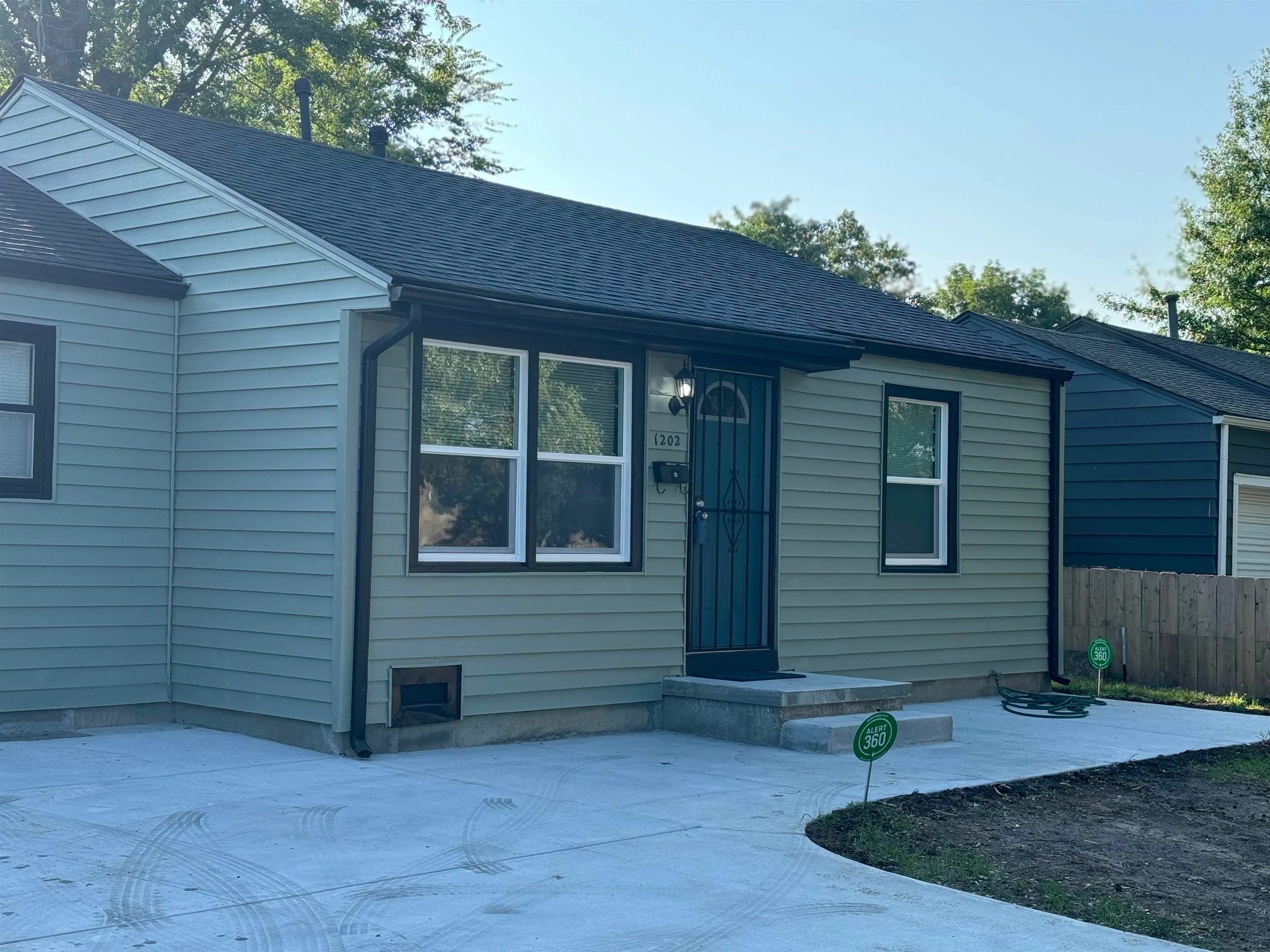 Wichita, Kansas 67218, United States, 3 Bedrooms Bedrooms, ,1 BathroomBathrooms,Residential,Pending,43975