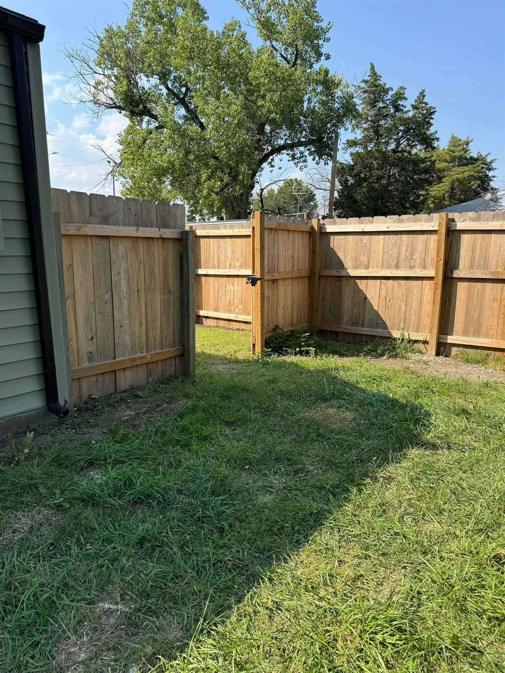 Wichita, Kansas 67218, United States, 3 Bedrooms Bedrooms, ,1 BathroomBathrooms,Residential,Pending,43975