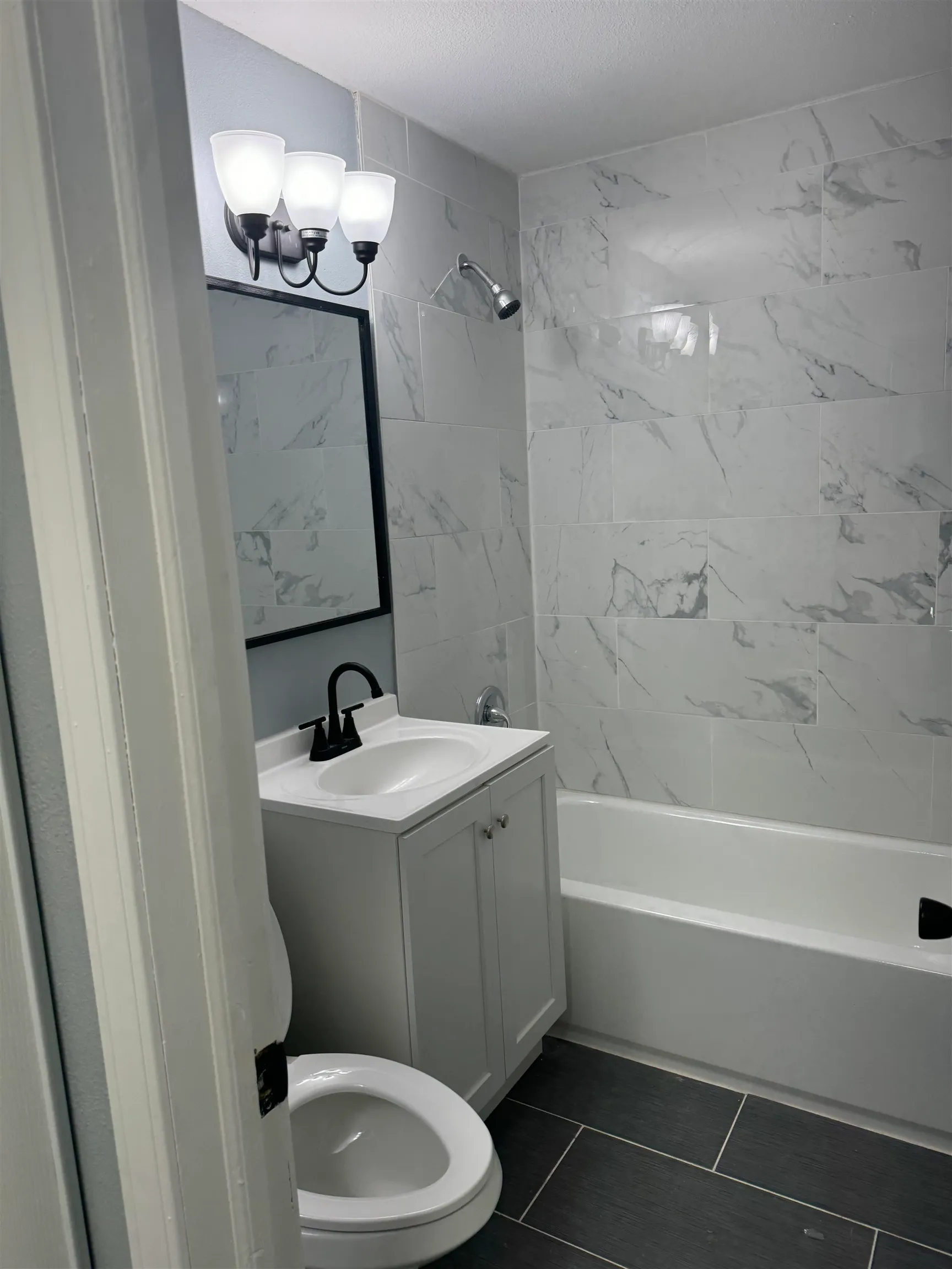 Wichita, Kansas 67218, United States, 3 Bedrooms Bedrooms, ,1 BathroomBathrooms,Residential,Pending,43975