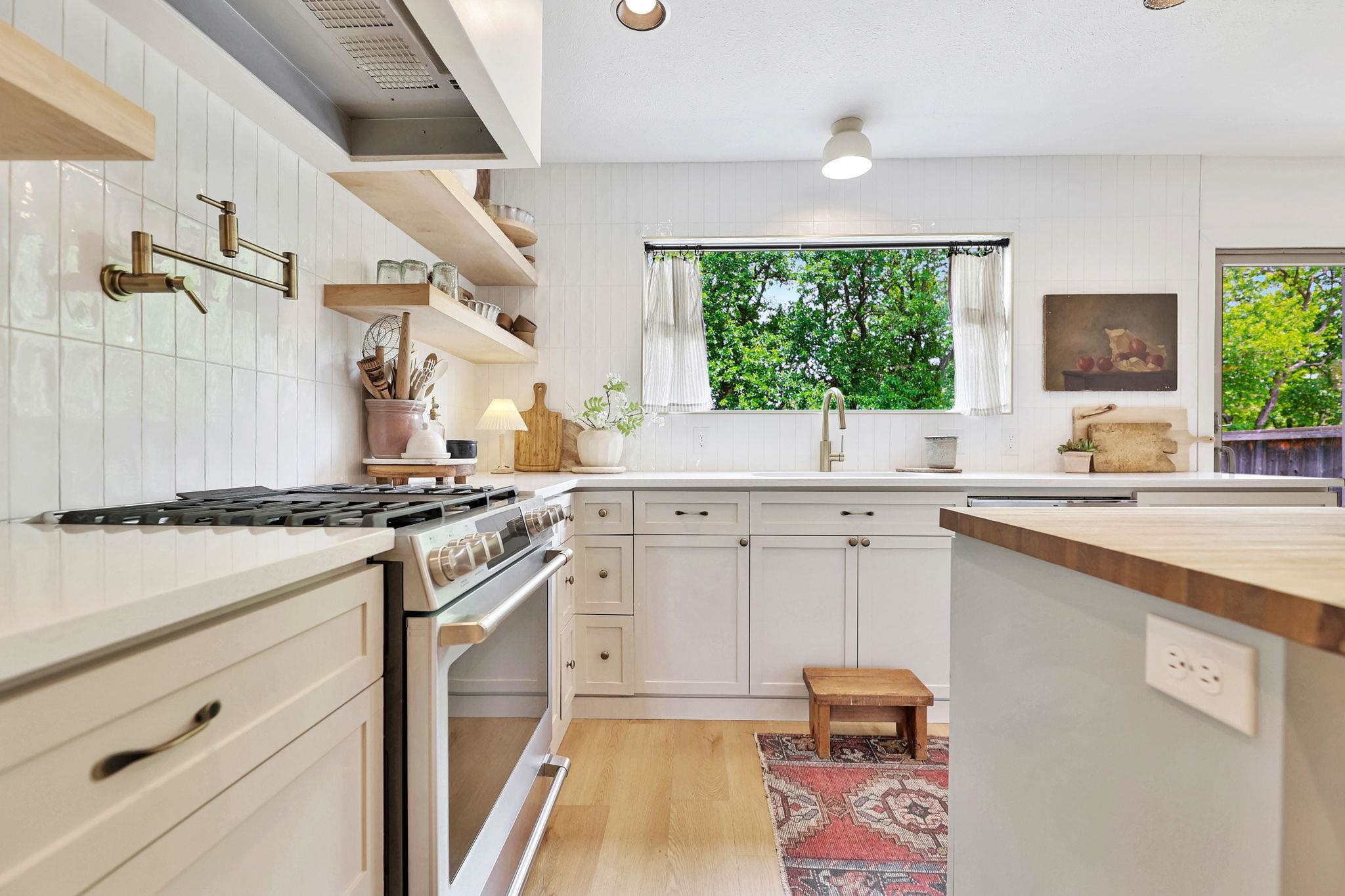 Wichita, Kansas 67226, United States, 5 Bedrooms Bedrooms, ,4 BathroomsBathrooms,Residential,Pending,57653