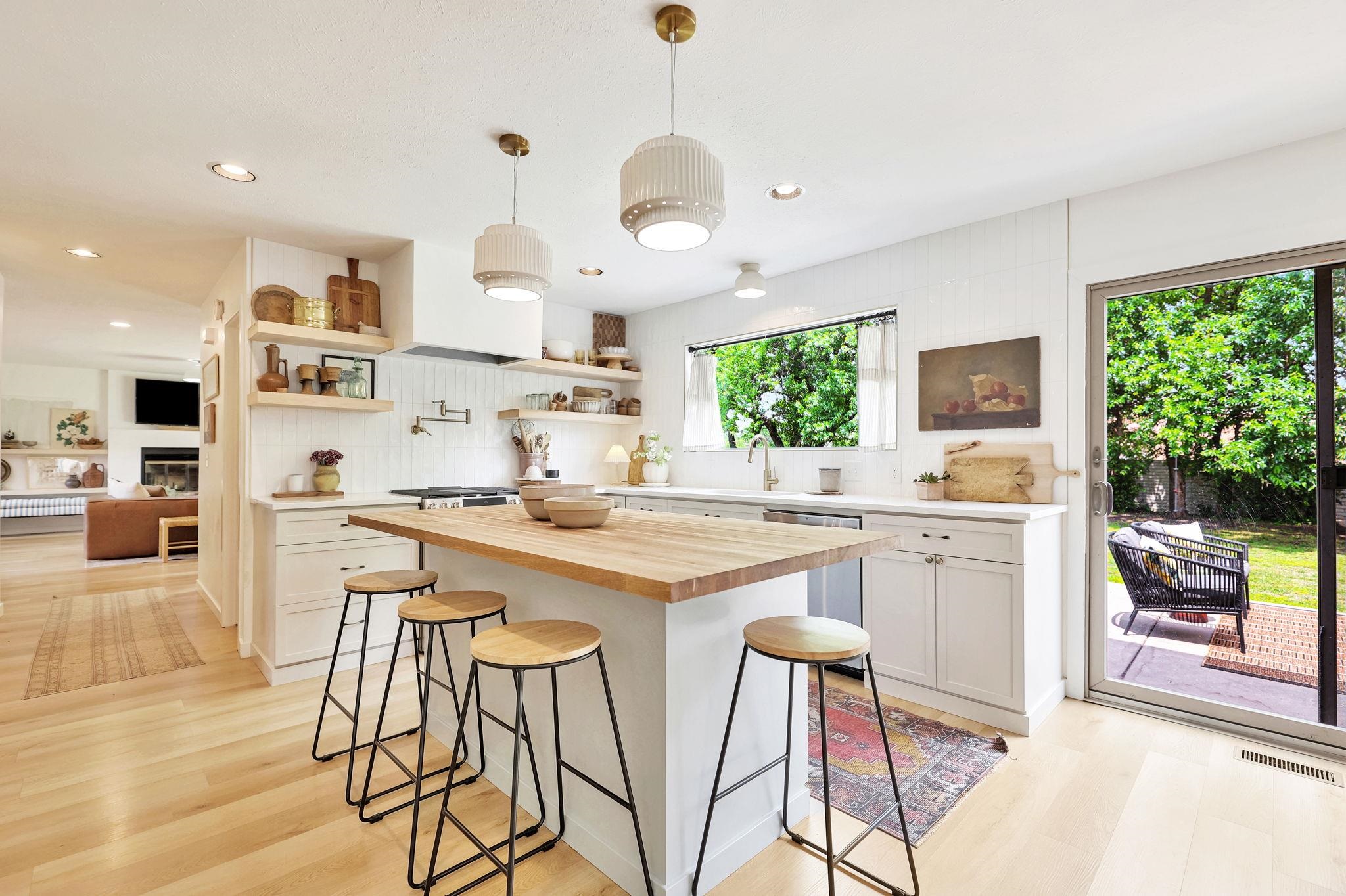 Wichita, Kansas 67226, United States, 5 Bedrooms Bedrooms, ,4 BathroomsBathrooms,Residential,Pending,57653