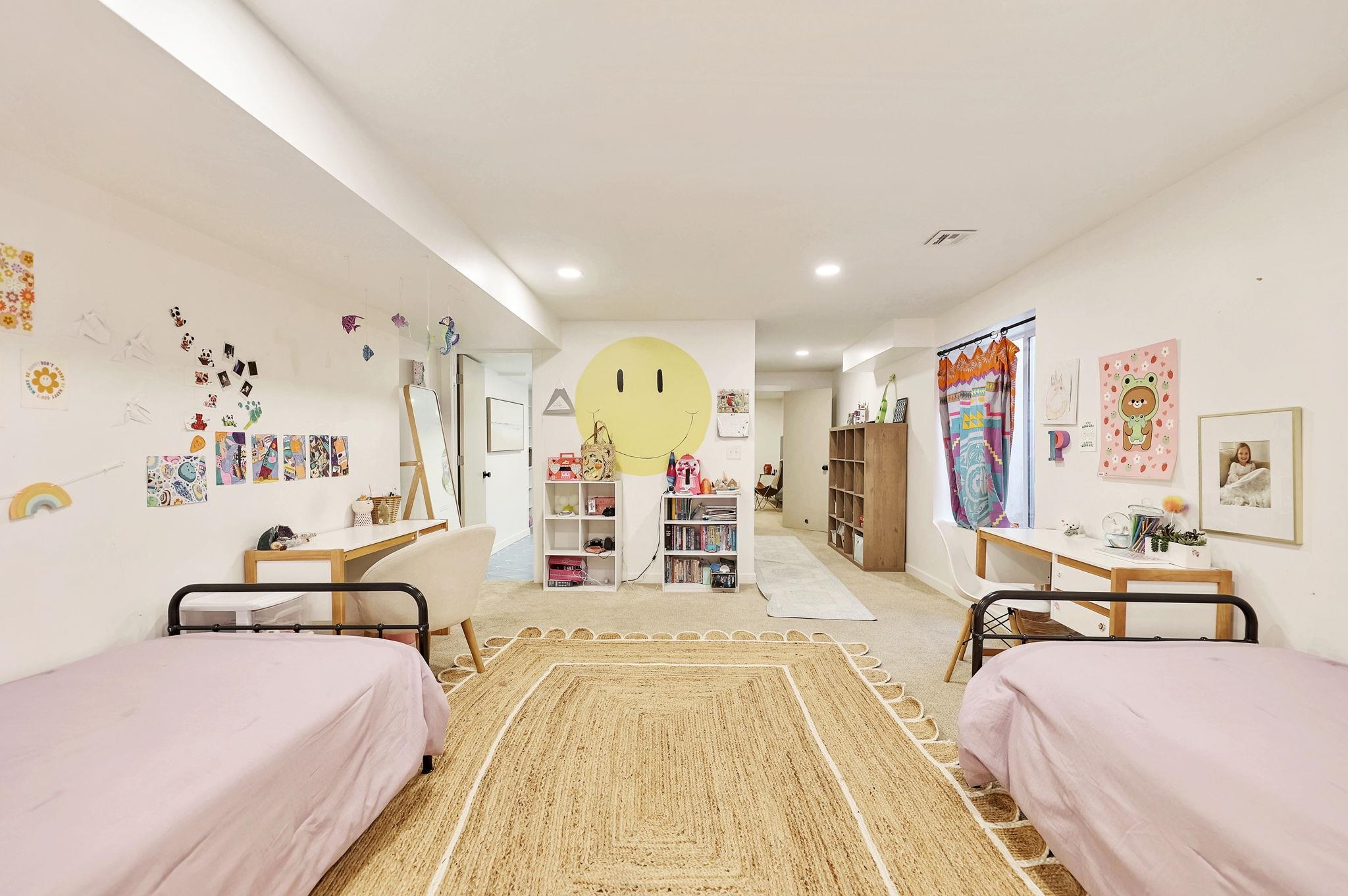 Wichita, Kansas 67226, United States, 5 Bedrooms Bedrooms, ,4 BathroomsBathrooms,Residential,Pending,57653