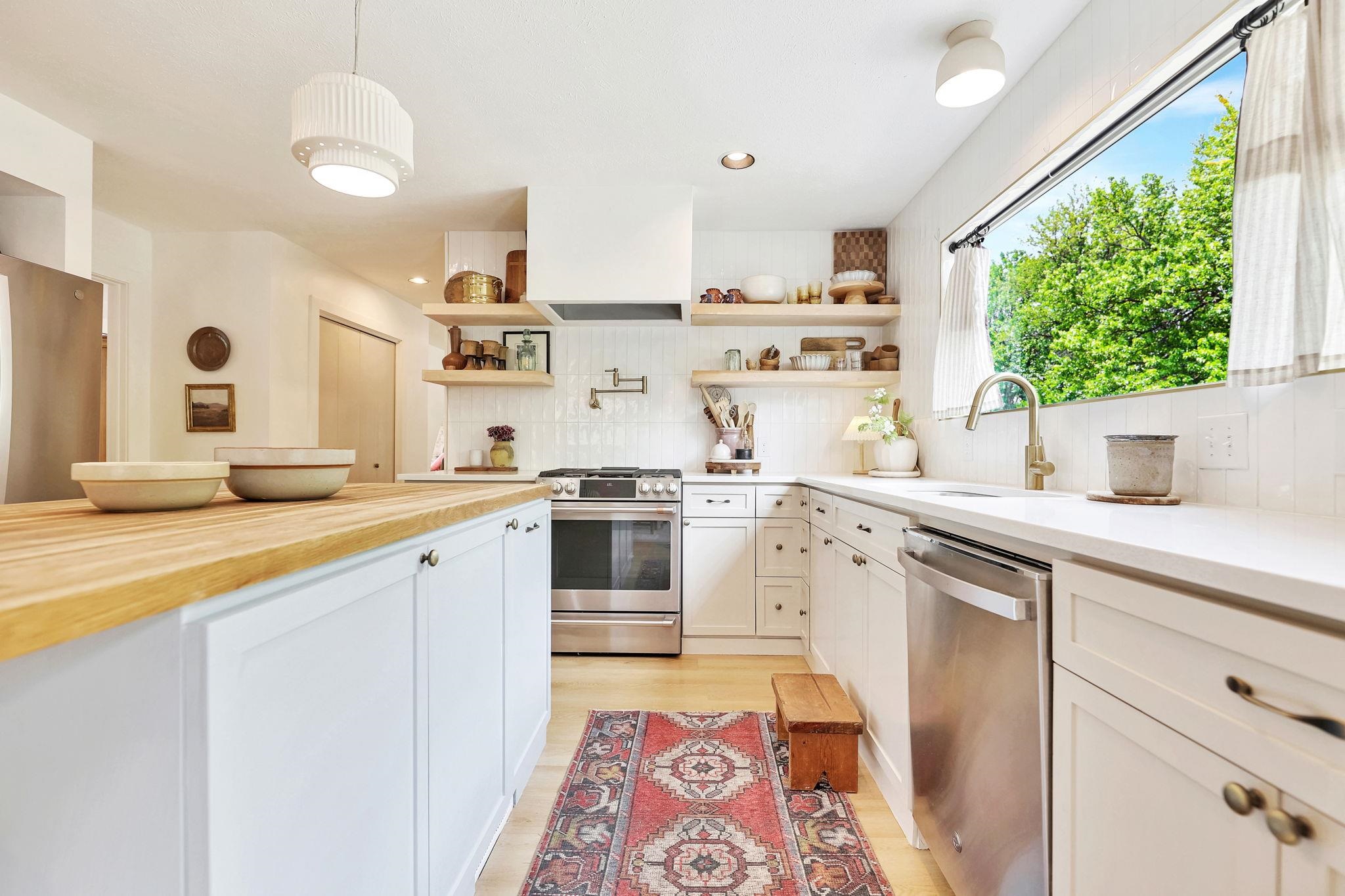 Wichita, Kansas 67226, United States, 5 Bedrooms Bedrooms, ,4 BathroomsBathrooms,Residential,Pending,57653