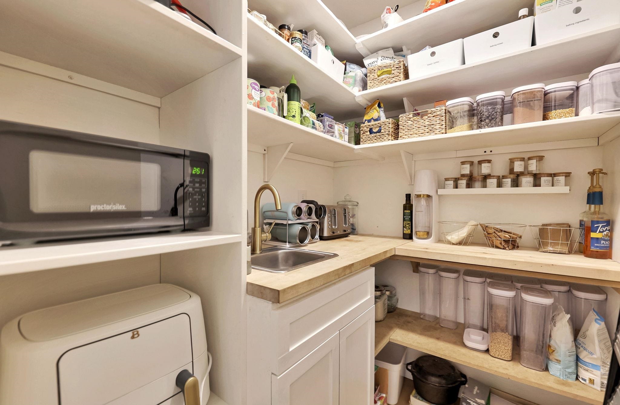 Wichita, Kansas 67226, United States, 5 Bedrooms Bedrooms, ,4 BathroomsBathrooms,Residential,Pending,57653