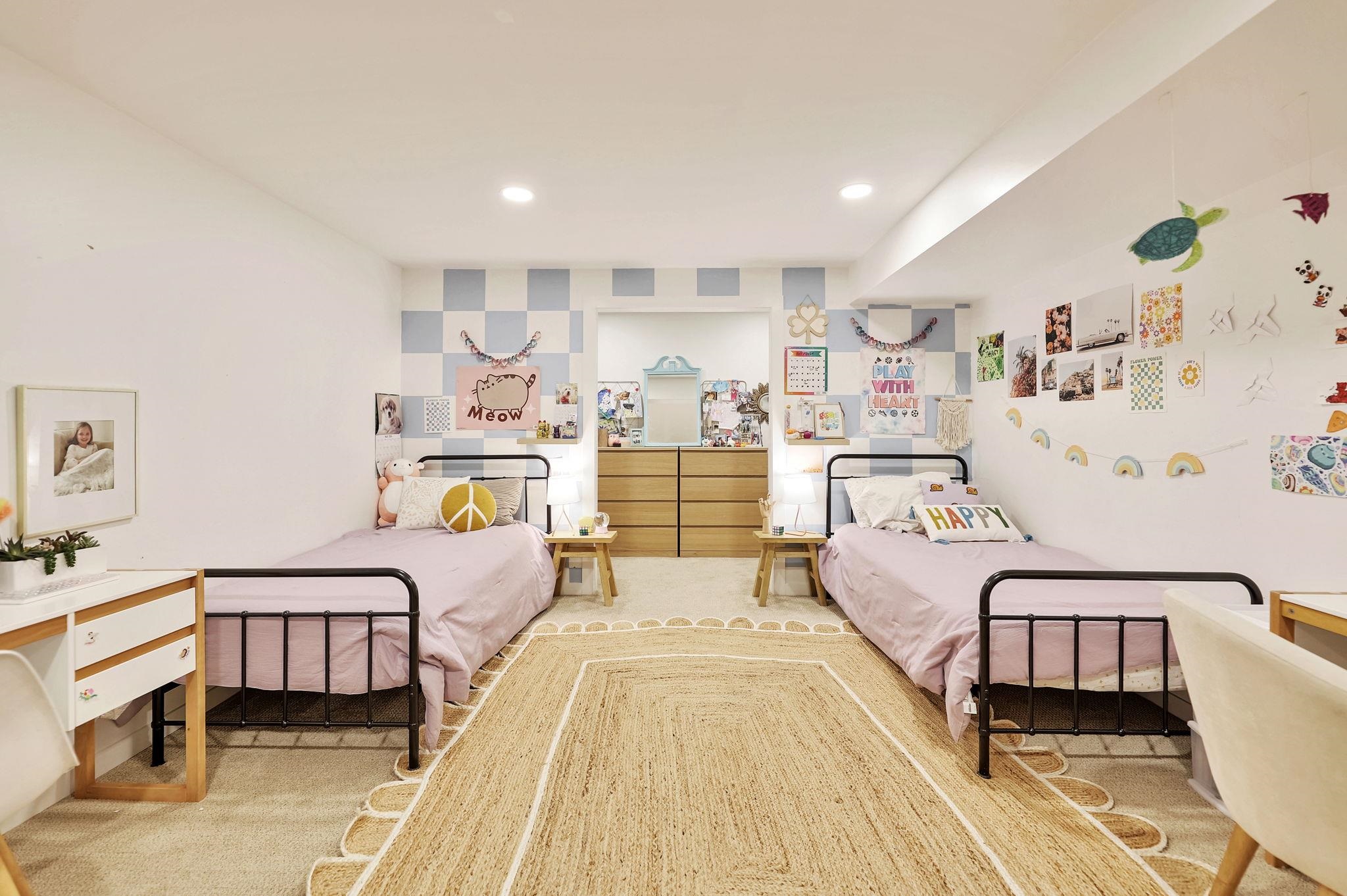 Wichita, Kansas 67226, United States, 5 Bedrooms Bedrooms, ,4 BathroomsBathrooms,Residential,Pending,57653