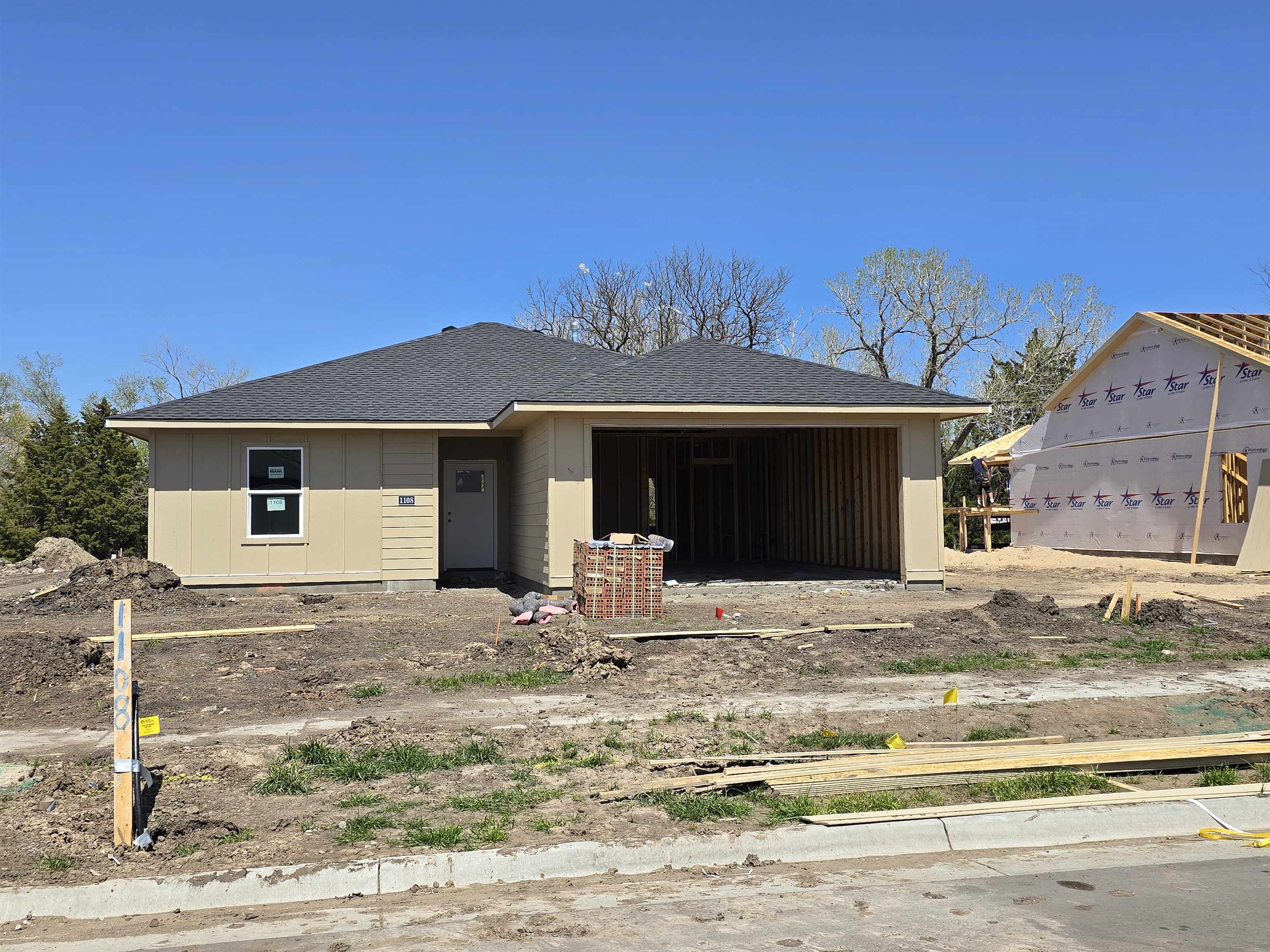 1108 SE 8th St, Newton, Kansas image 1
