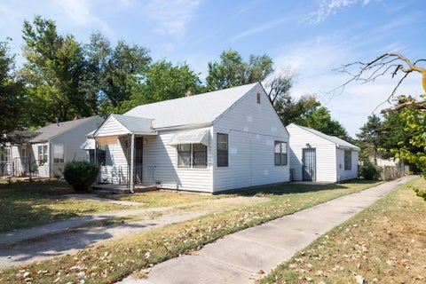 Homes For Sale - 1557 N Chautauqua Ave<br/> Wichita, KS 67214