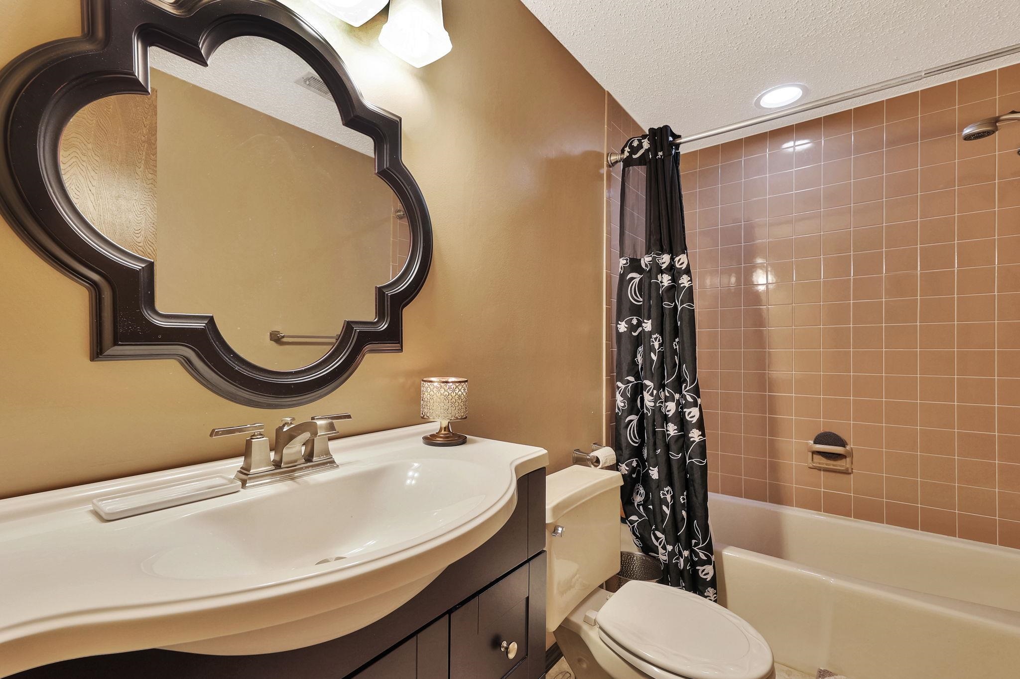 Wichita, Kansas 67207, United States, 3 Bedrooms Bedrooms, ,4 BathroomsBathrooms,Residential,Pending,67511