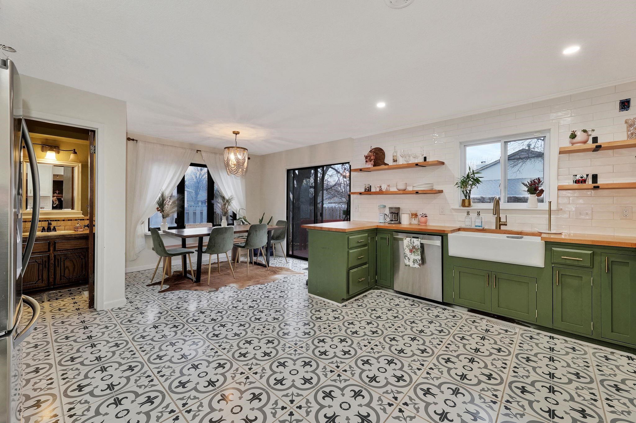 Wichita, Kansas 67207, United States, 3 Bedrooms Bedrooms, ,4 BathroomsBathrooms,Residential,Pending,67511