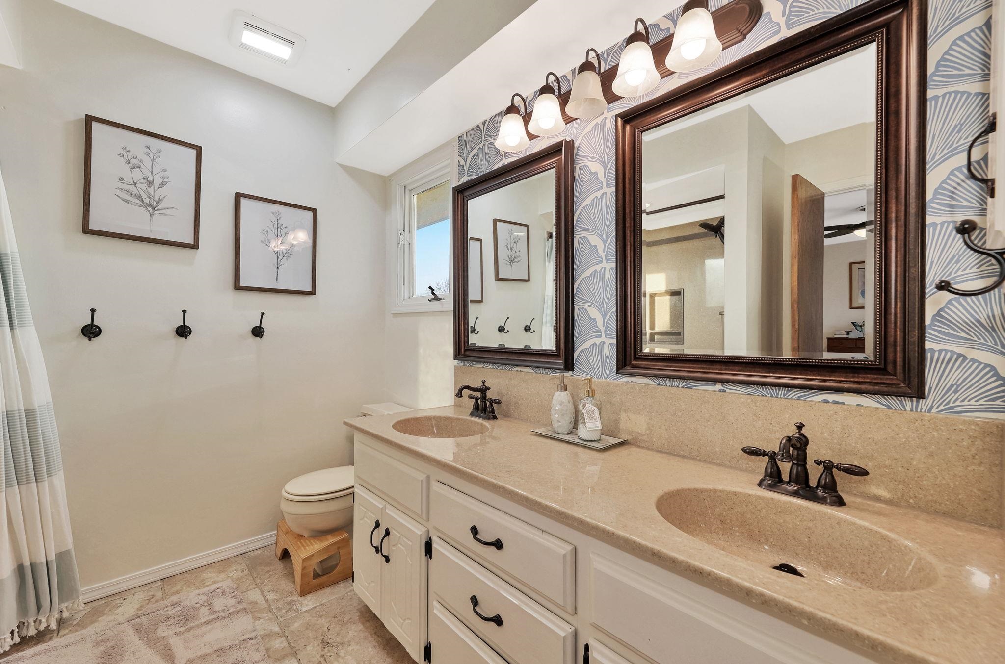 Wichita, Kansas 67207, United States, 3 Bedrooms Bedrooms, ,4 BathroomsBathrooms,Residential,Pending,67511