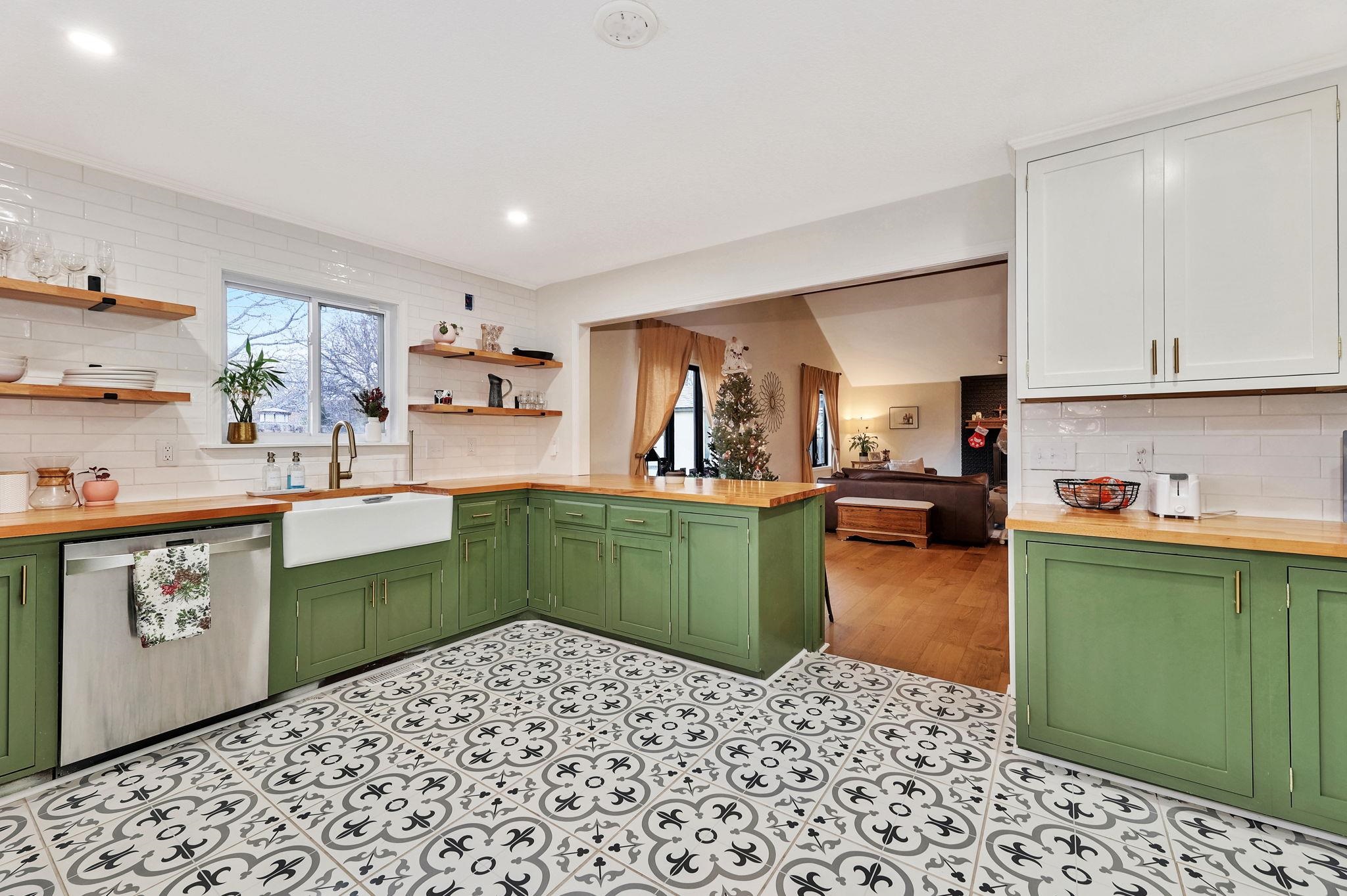 Wichita, Kansas 67207, United States, 3 Bedrooms Bedrooms, ,4 BathroomsBathrooms,Residential,Pending,67511