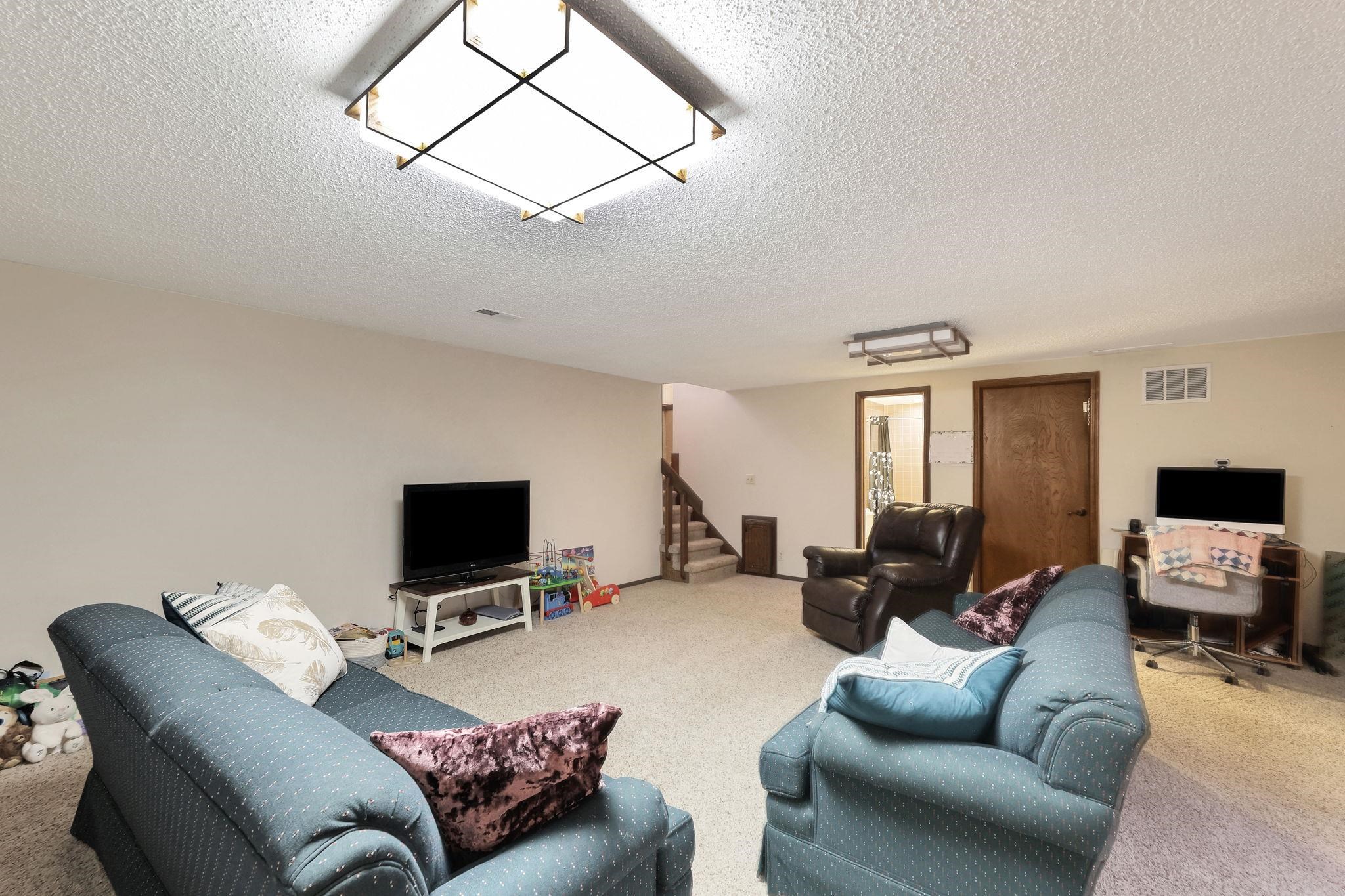 Wichita, Kansas 67207, United States, 3 Bedrooms Bedrooms, ,4 BathroomsBathrooms,Residential,Pending,67511