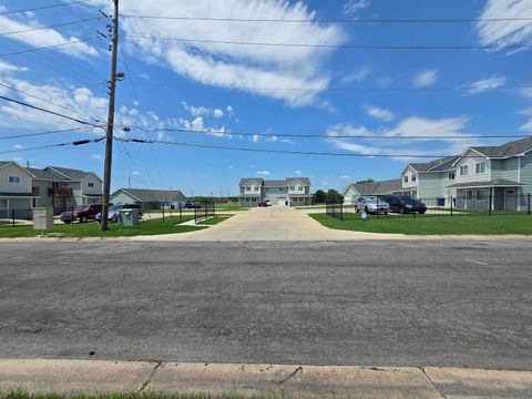 Townhouse For Sale - 3254 E 26th St North St<br/> Sedgwick County, Wichita, KS 67220