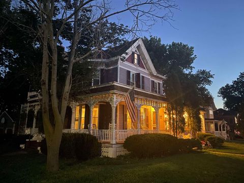 Homes For Sale - 132 E 2nd St<br/> Ottawa County, Minneapolis, KS 67467