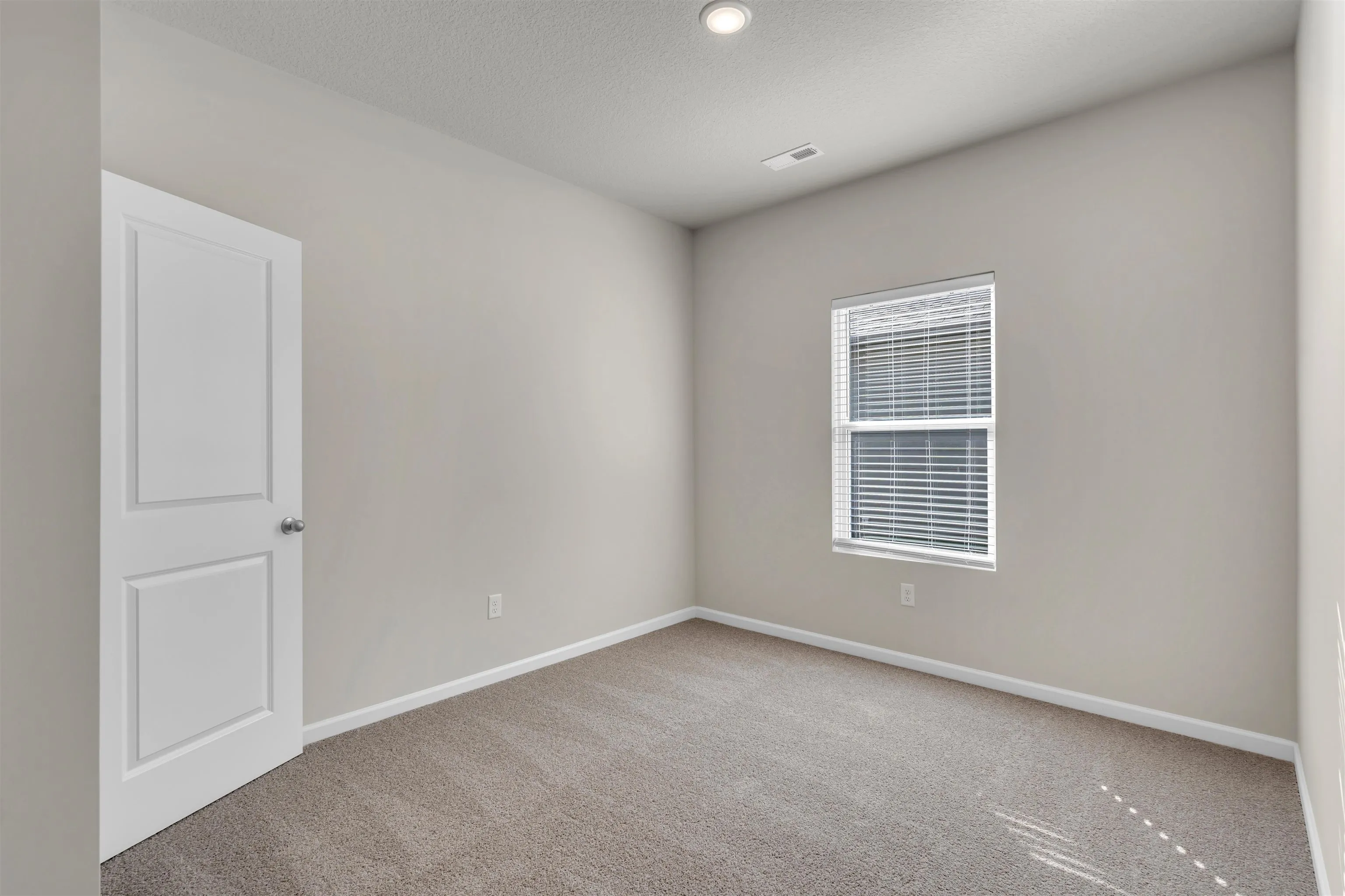 McPherson, Kansas 67460, United States, 4 Bedrooms Bedrooms, ,2 BathroomsBathrooms,Residential,Active,47198