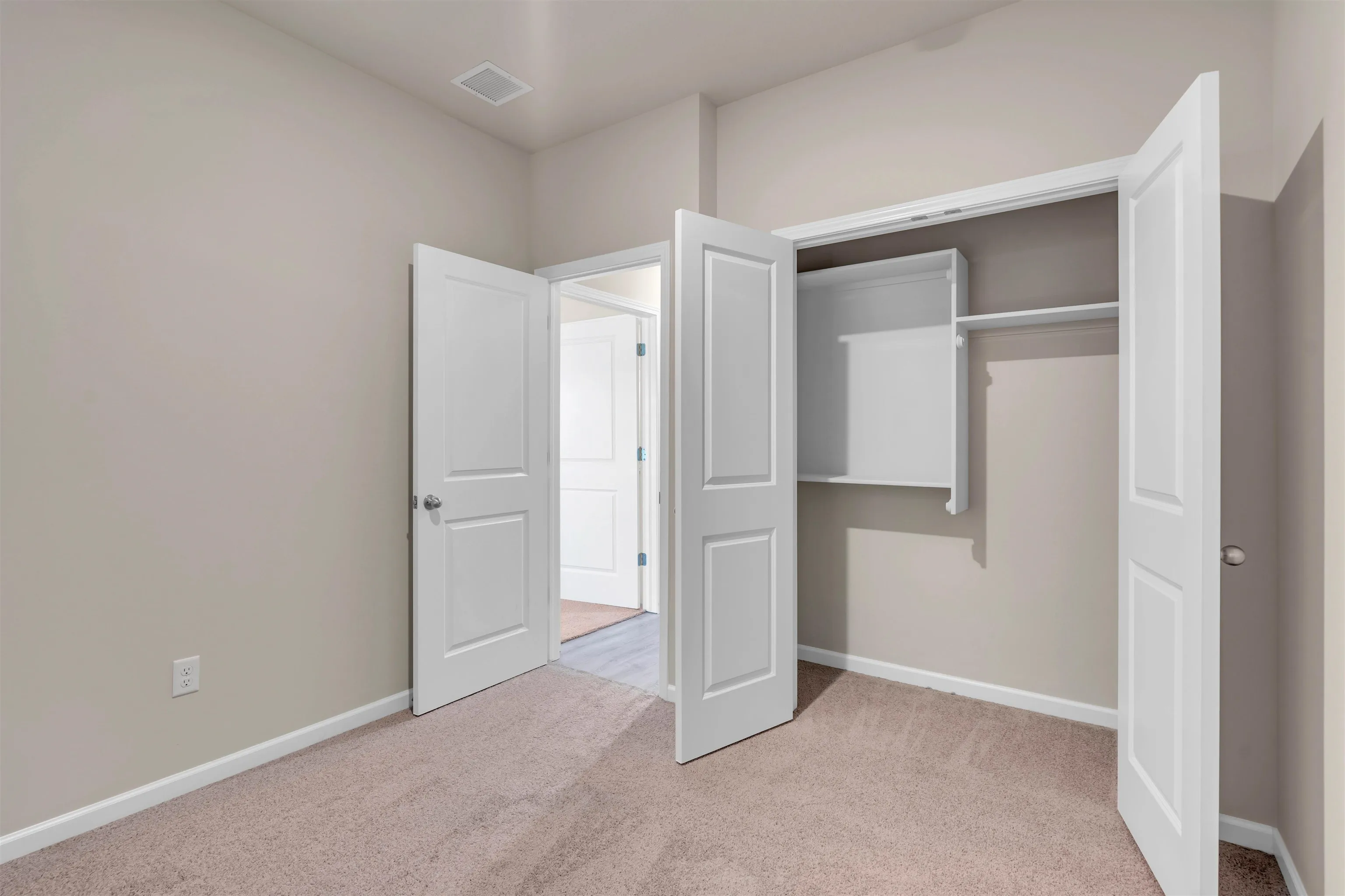 McPherson, Kansas 67460, United States, 4 Bedrooms Bedrooms, ,2 BathroomsBathrooms,Residential,Active,47198