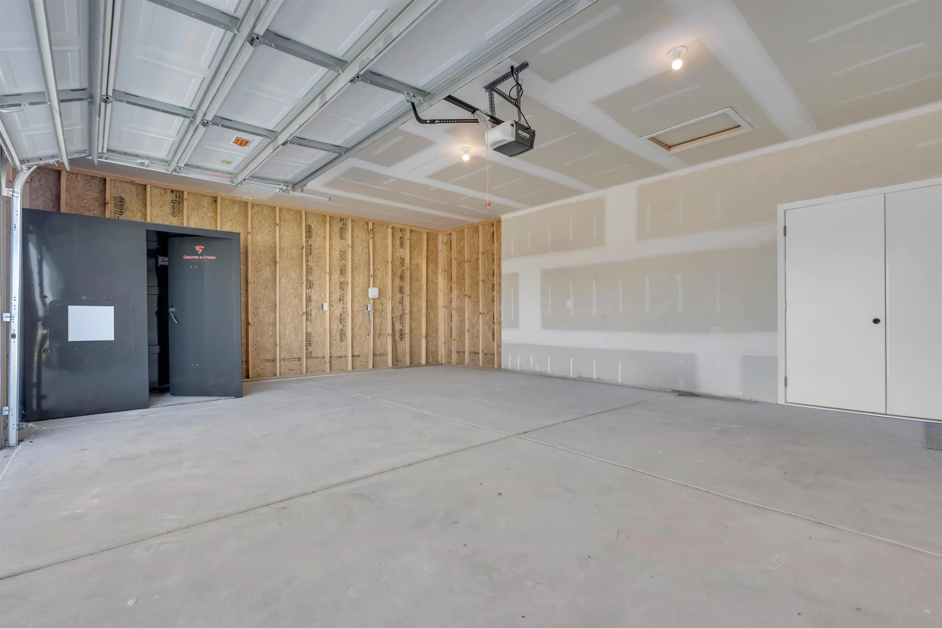 McPherson, Kansas 67460, United States, 4 Bedrooms Bedrooms, ,2 BathroomsBathrooms,Residential,Active,47198