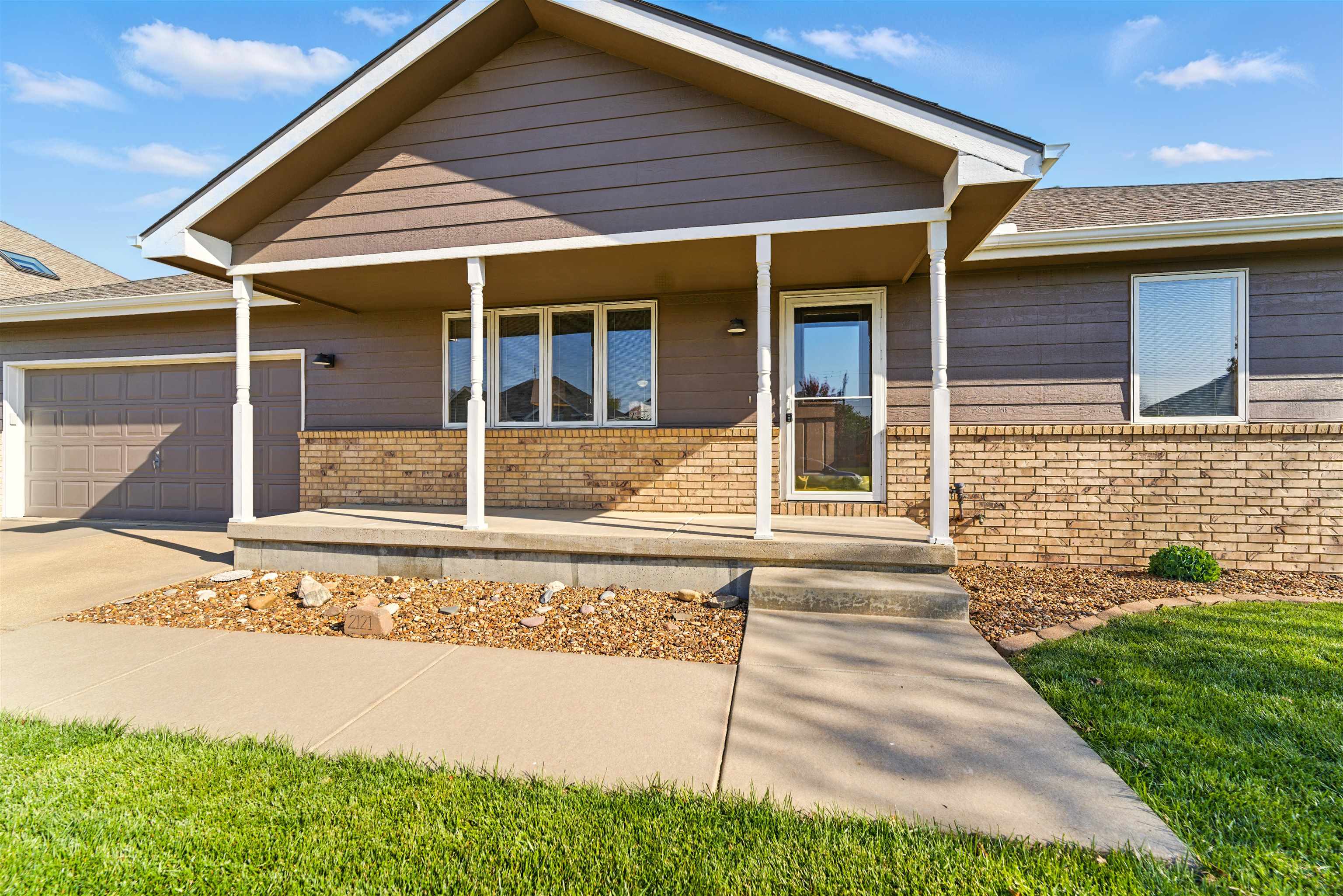 2121 Pheasant Ln, Salina, Kansas image 2