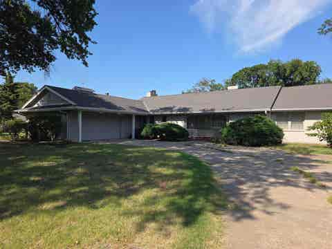 Homes For Sale - 1348 N Estate Ct<br/> Wichita, KS 67208