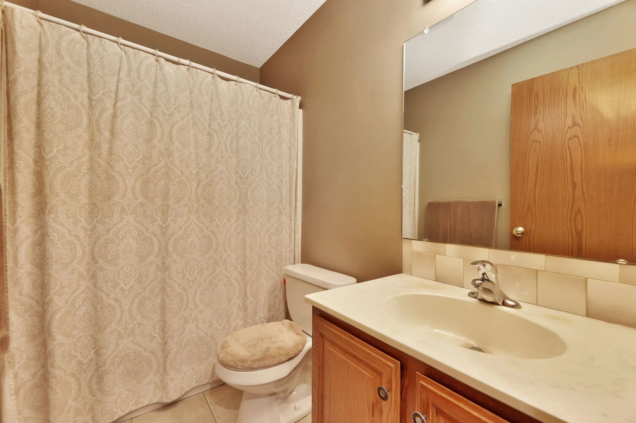 Wichita, Kansas 67212, United States, 4 Bedrooms Bedrooms, ,3 BathroomsBathrooms,Residential,Active,177355