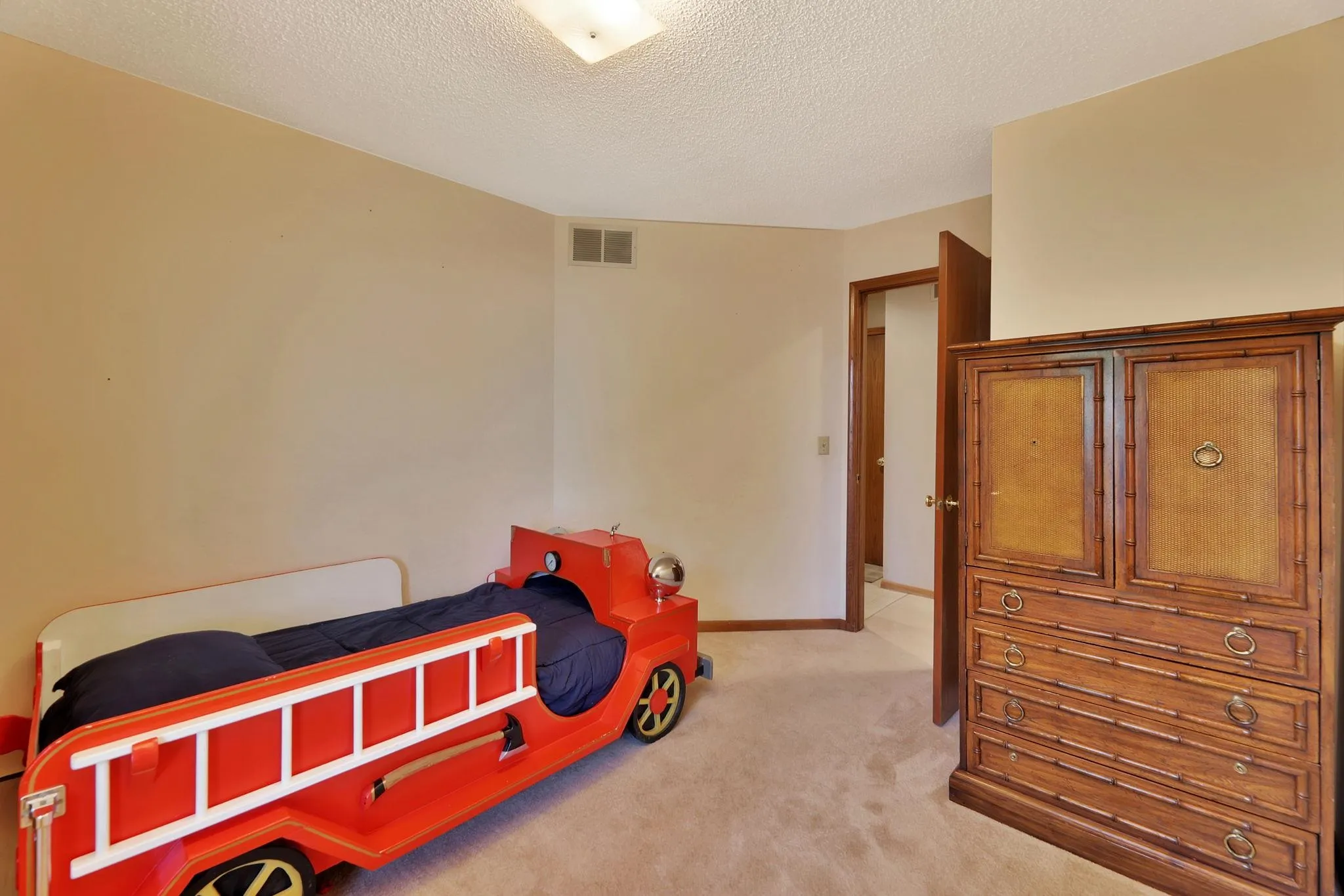 Wichita, Kansas 67212, United States, 4 Bedrooms Bedrooms, ,3 BathroomsBathrooms,Residential,Active,177355