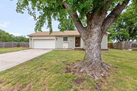 Homes For Sale - 3908 S Gilda Cir<br/> Sedgwick County, Wichita, KS 67215