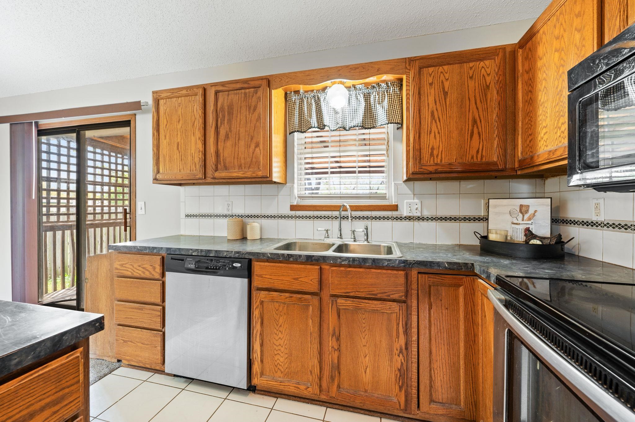 5331 S Stoneborough St, Wichita, Kansas image 11