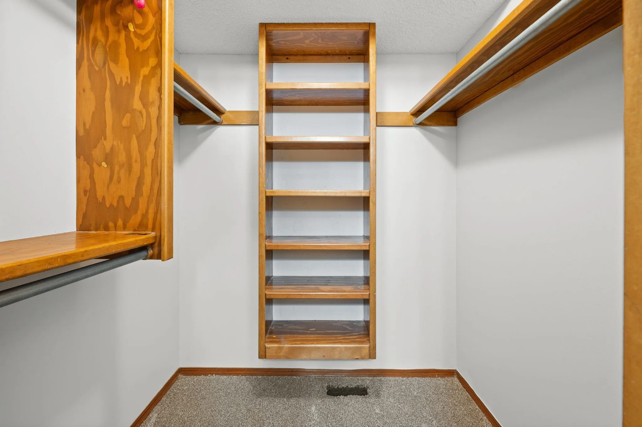 Wichita, Kansas 67217, United States, 3 Bedrooms Bedrooms, ,2 BathroomsBathrooms,Residential,Pending,109288