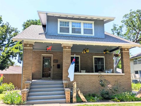 Homes For Sale - 708 Highland Ave<br/> Salina, KS 67401