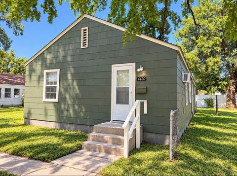 Photo of 4418 E Bayley St, Wichita, KS 67218 (MLS # 680505)