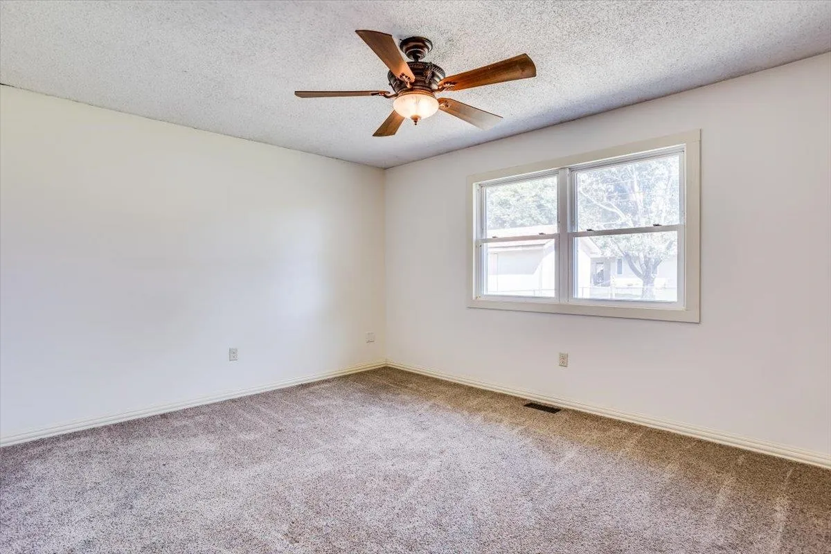 Valley Center, Kansas 67147, United States, 3 Bedrooms Bedrooms, ,2 BathroomsBathrooms,Residential,Pending,43399