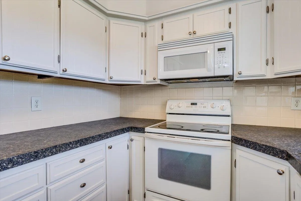 Valley Center, Kansas 67147, United States, 3 Bedrooms Bedrooms, ,2 BathroomsBathrooms,Residential,Pending,43399