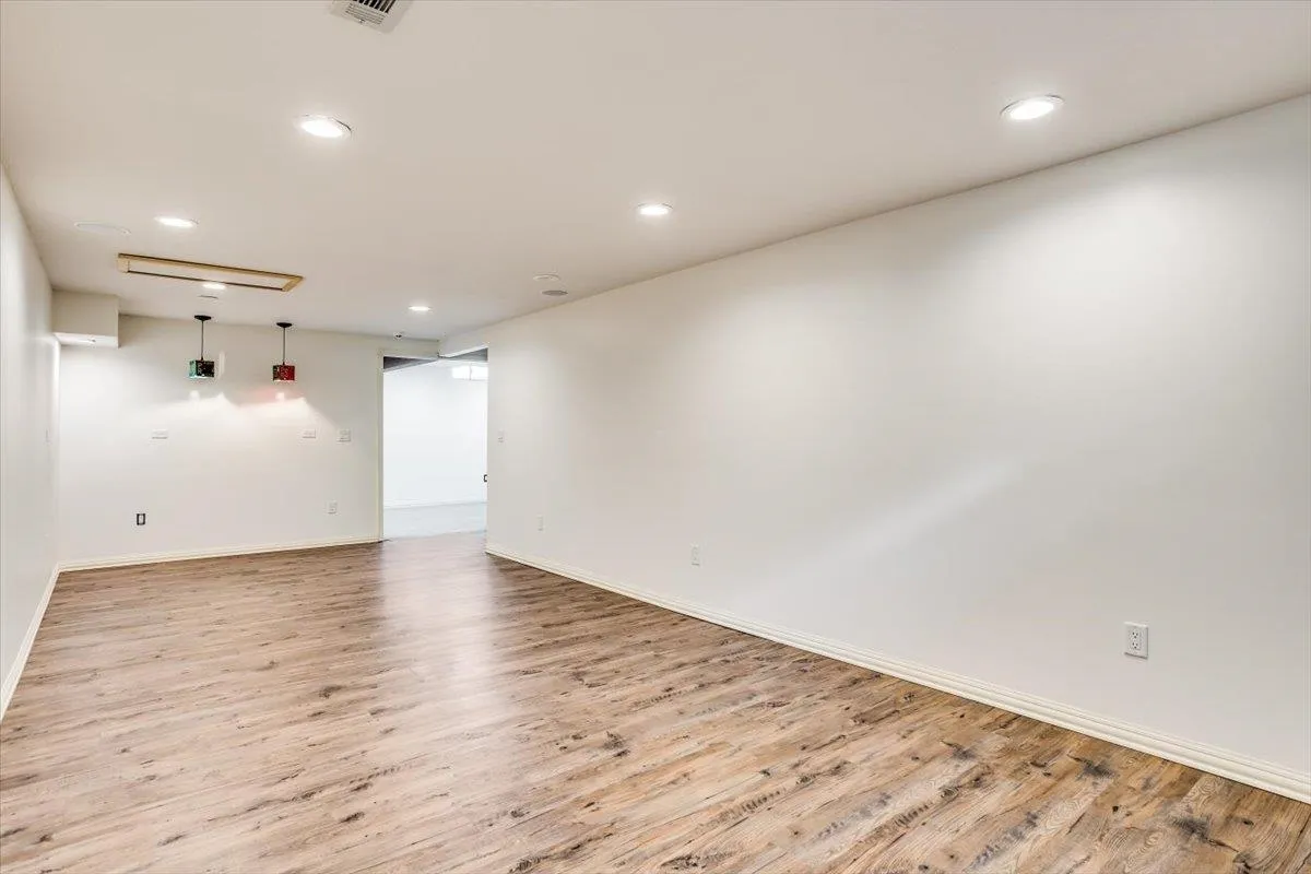 Valley Center, Kansas 67147, United States, 3 Bedrooms Bedrooms, ,2 BathroomsBathrooms,Residential,Pending,43399