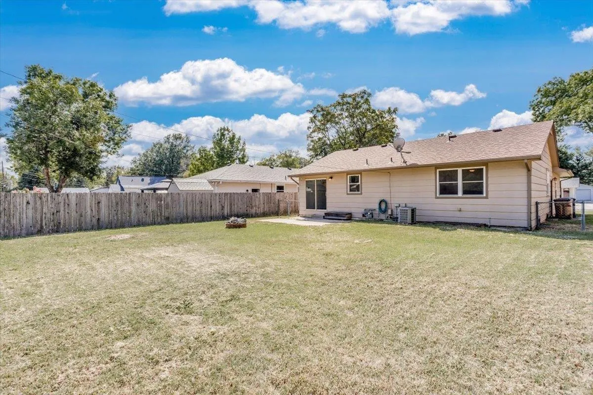 Valley Center, Kansas 67147, United States, 3 Bedrooms Bedrooms, ,2 BathroomsBathrooms,Residential,Pending,43399