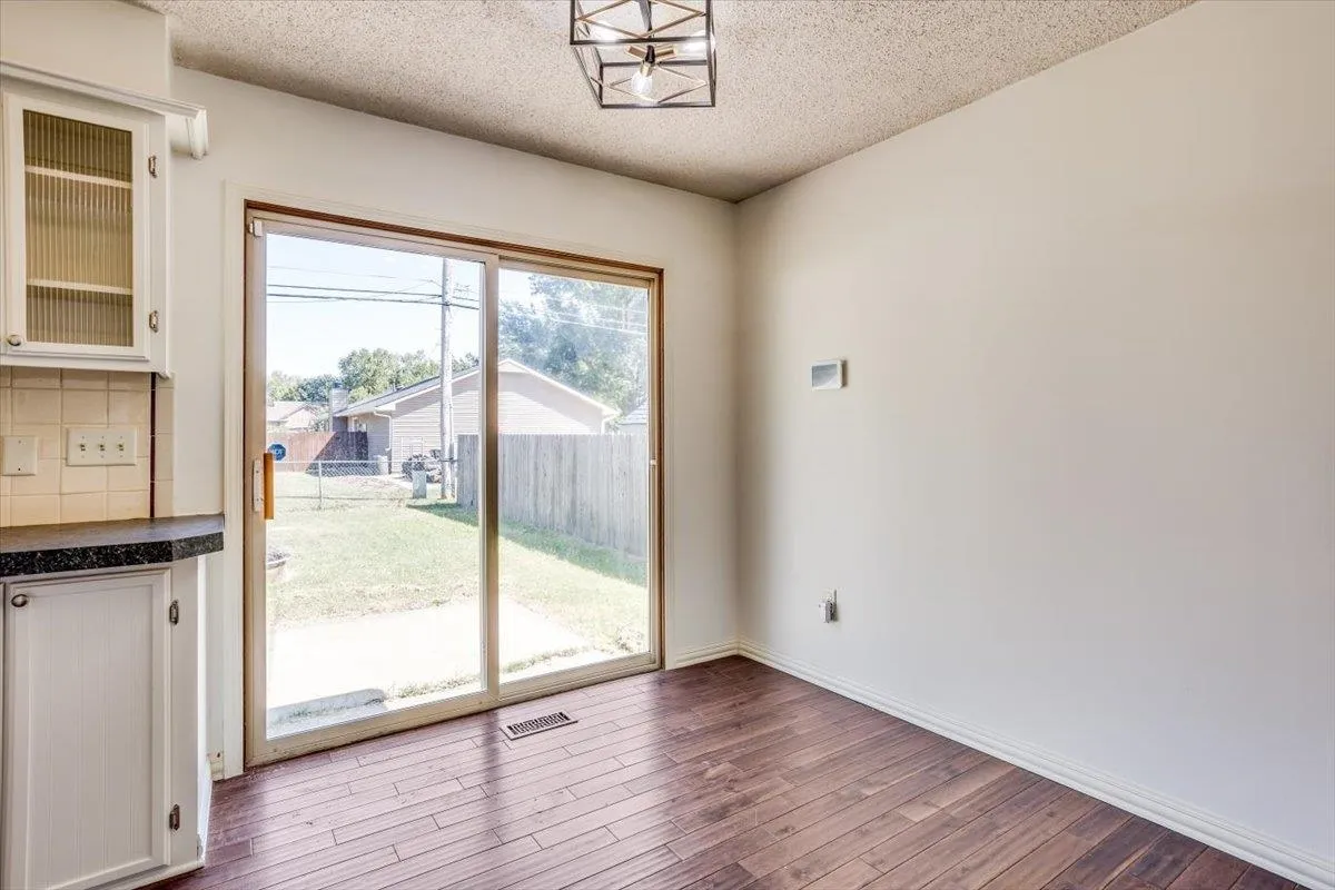 Valley Center, Kansas 67147, United States, 3 Bedrooms Bedrooms, ,2 BathroomsBathrooms,Residential,Pending,43399